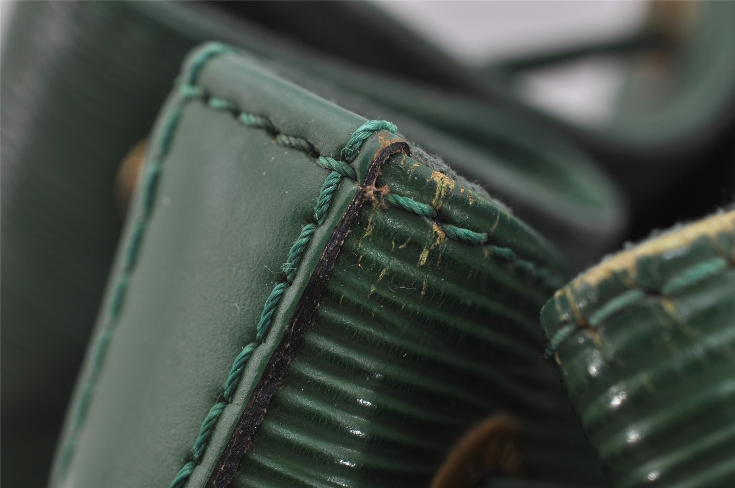 Authentic Louis Vuitton Epi Petit Noe Shoulder Drawstring Bag M44104 Green 9798I