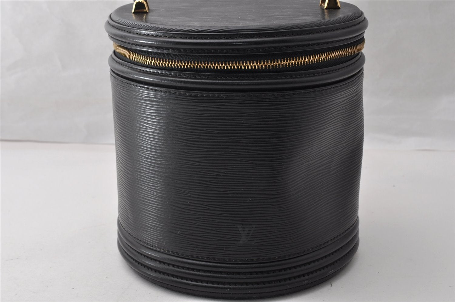 Authentic Louis Vuitton Epi Cannes Cosmetic Hand Bag Purse Black M48032 LV 9813I
