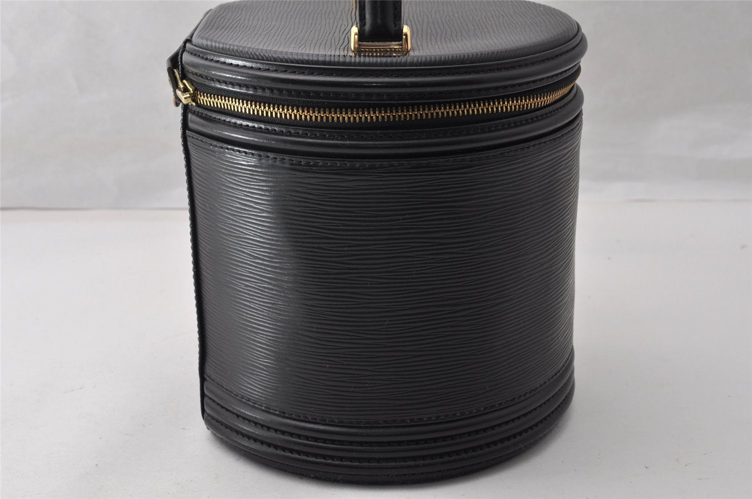 Authentic Louis Vuitton Epi Cannes Cosmetic Hand Bag Purse Black M48032 LV 9813I