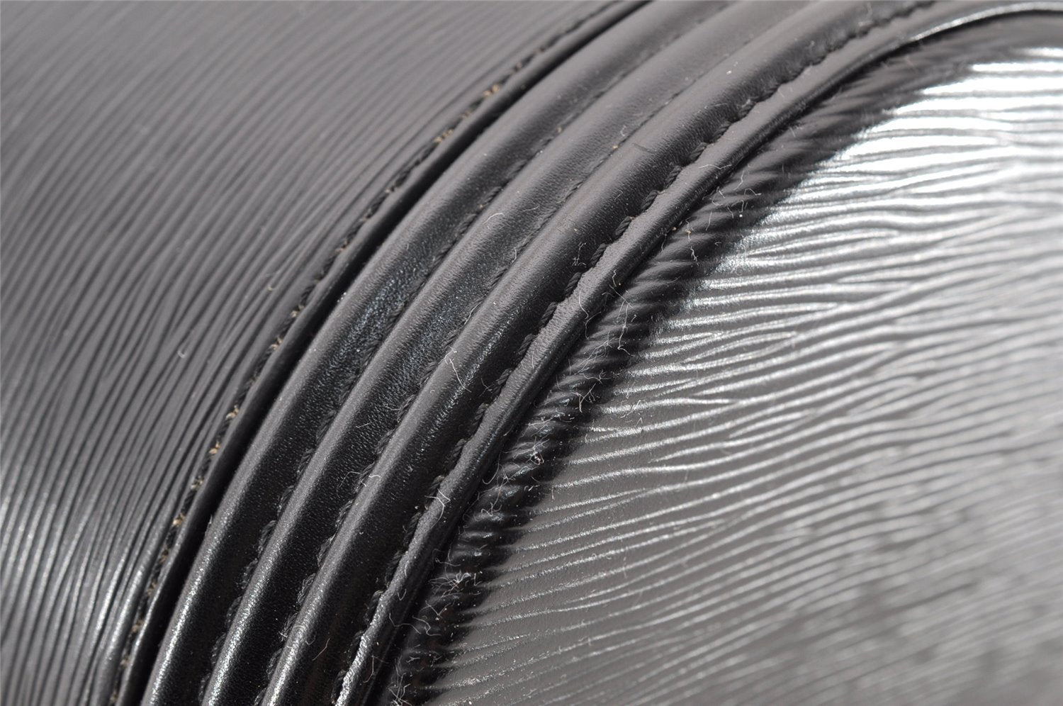 Authentic Louis Vuitton Epi Cannes Cosmetic Hand Bag Purse Black M48032 LV 9813I