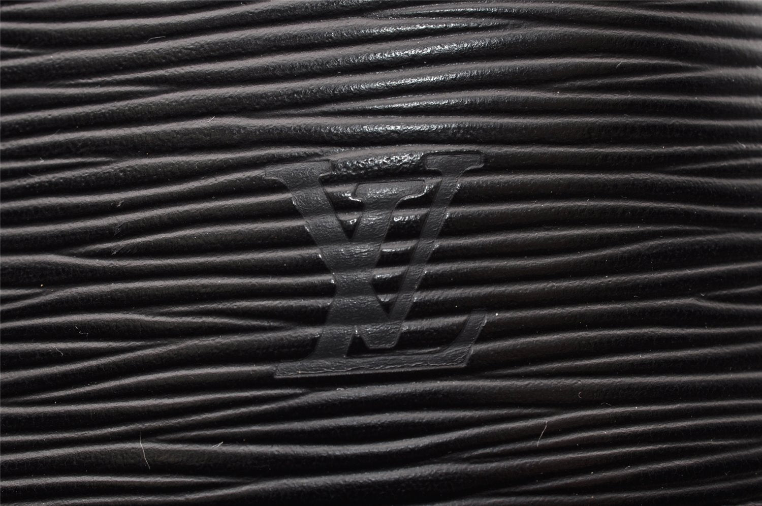 Authentic Louis Vuitton Epi Cannes Cosmetic Hand Bag Purse Black M48032 LV 9813I