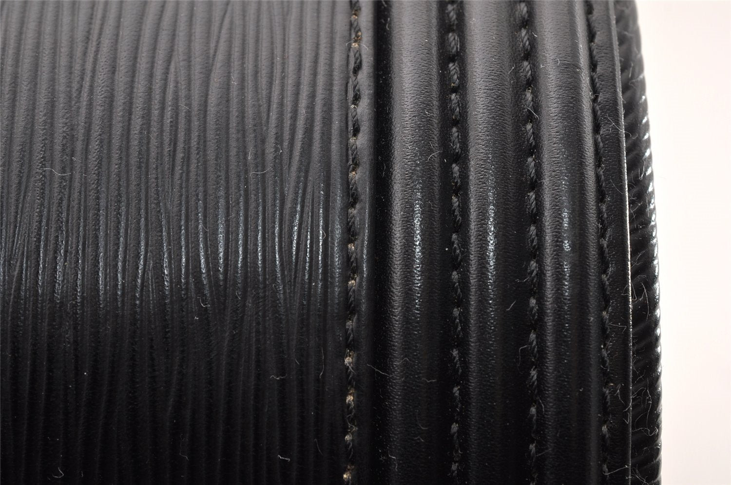 Authentic Louis Vuitton Epi Cannes Cosmetic Hand Bag Purse Black M48032 LV 9813I