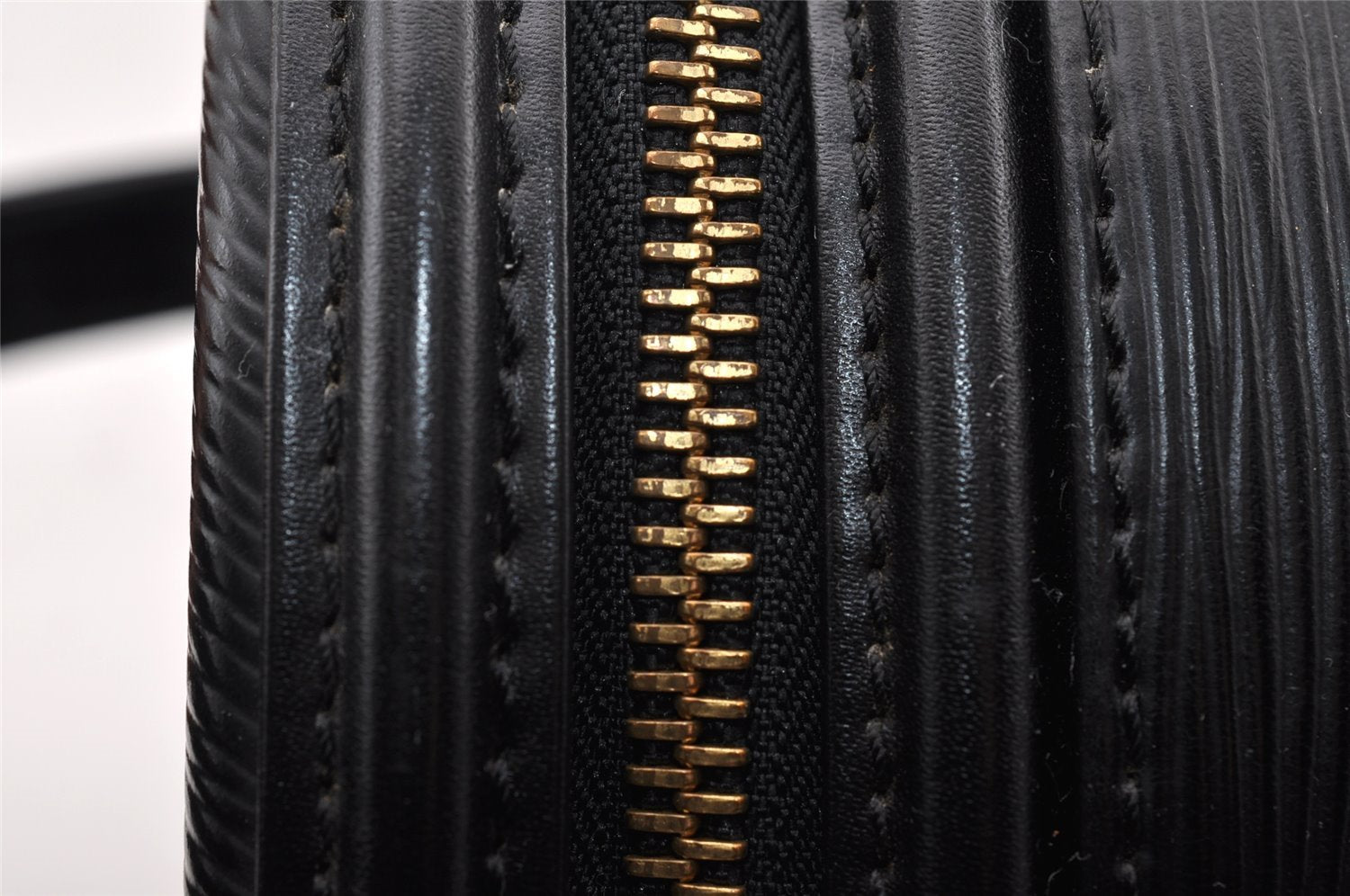 Authentic Louis Vuitton Epi Cannes Cosmetic Hand Bag Purse Black M48032 LV 9813I