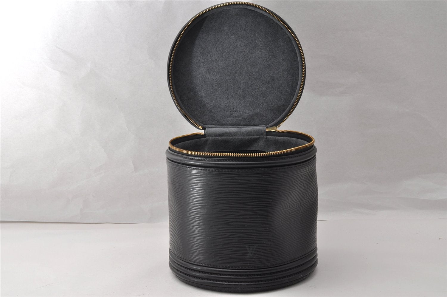 Authentic Louis Vuitton Epi Cannes Cosmetic Hand Bag Purse Black M48032 LV 9813I