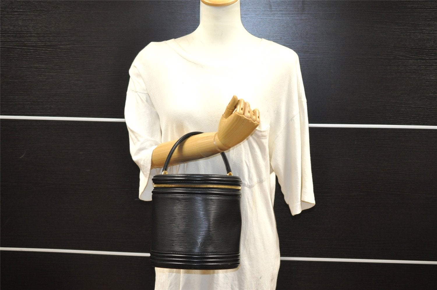 Authentic Louis Vuitton Epi Cannes Cosmetic Hand Bag Purse Black M48032 LV 9813I