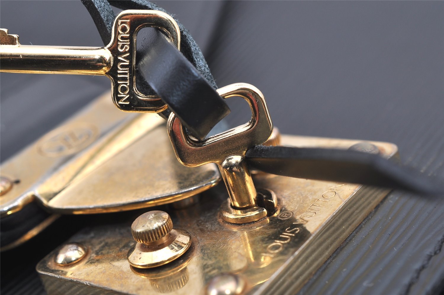 Authentic Louis Vuitton Epi Monceau 2Way Shoulder Hand Bag Black M52122 LV 9826I