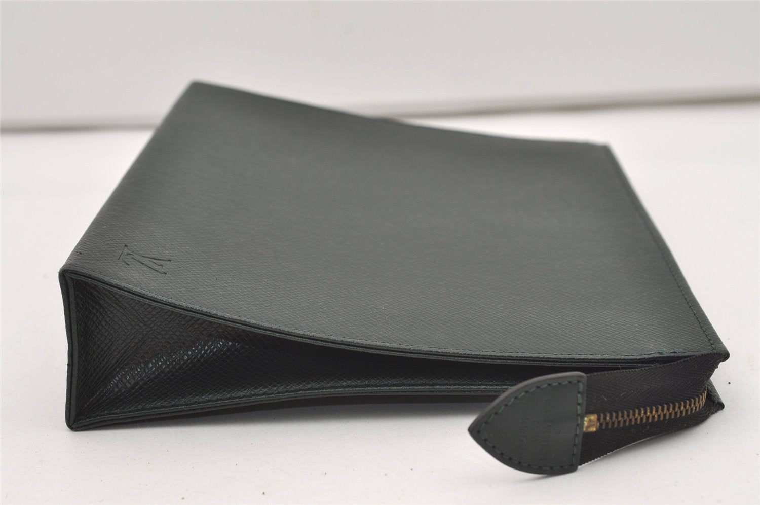 Auth Louis Vuitton Taiga Poche Toilette Cosmetics Pouch Green M99034 Junk 9830I