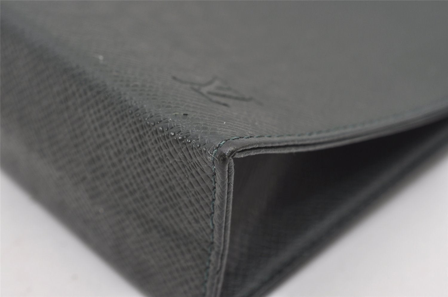 Auth Louis Vuitton Taiga Poche Toilette Cosmetics Pouch Green M99034 Junk 9830I