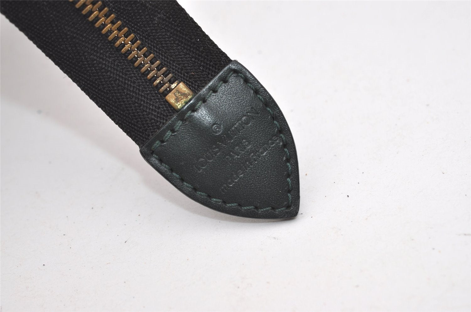 Auth Louis Vuitton Taiga Poche Toilette Cosmetics Pouch Green M99034 Junk 9830I