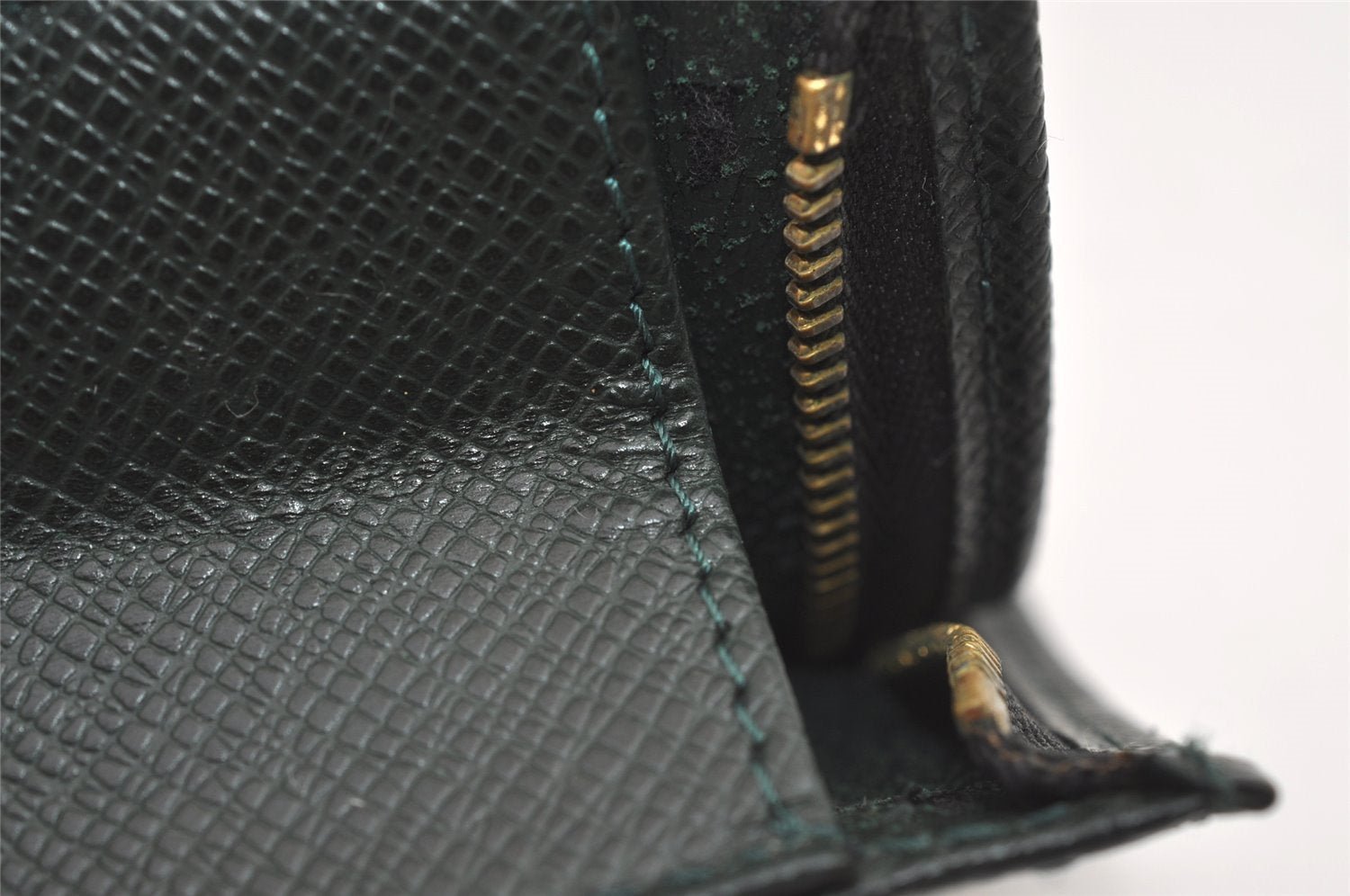 Auth Louis Vuitton Taiga Poche Toilette Cosmetics Pouch Green M99034 Junk 9830I