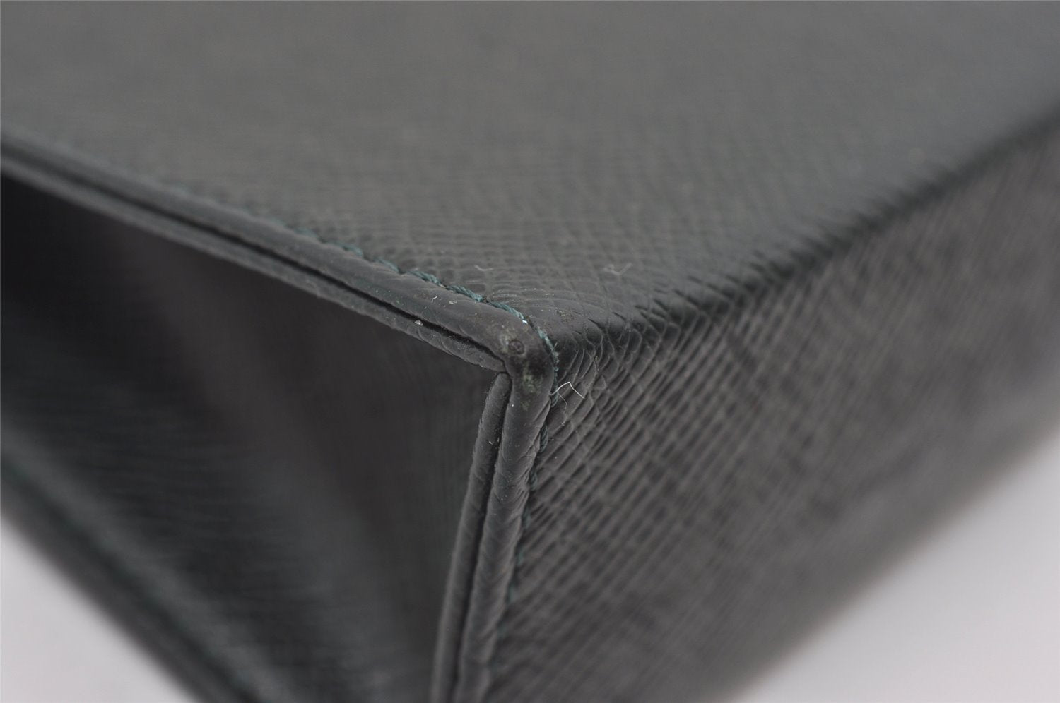 Auth Louis Vuitton Taiga Poche Toilette Cosmetics Pouch Green M99034 Junk 9830I