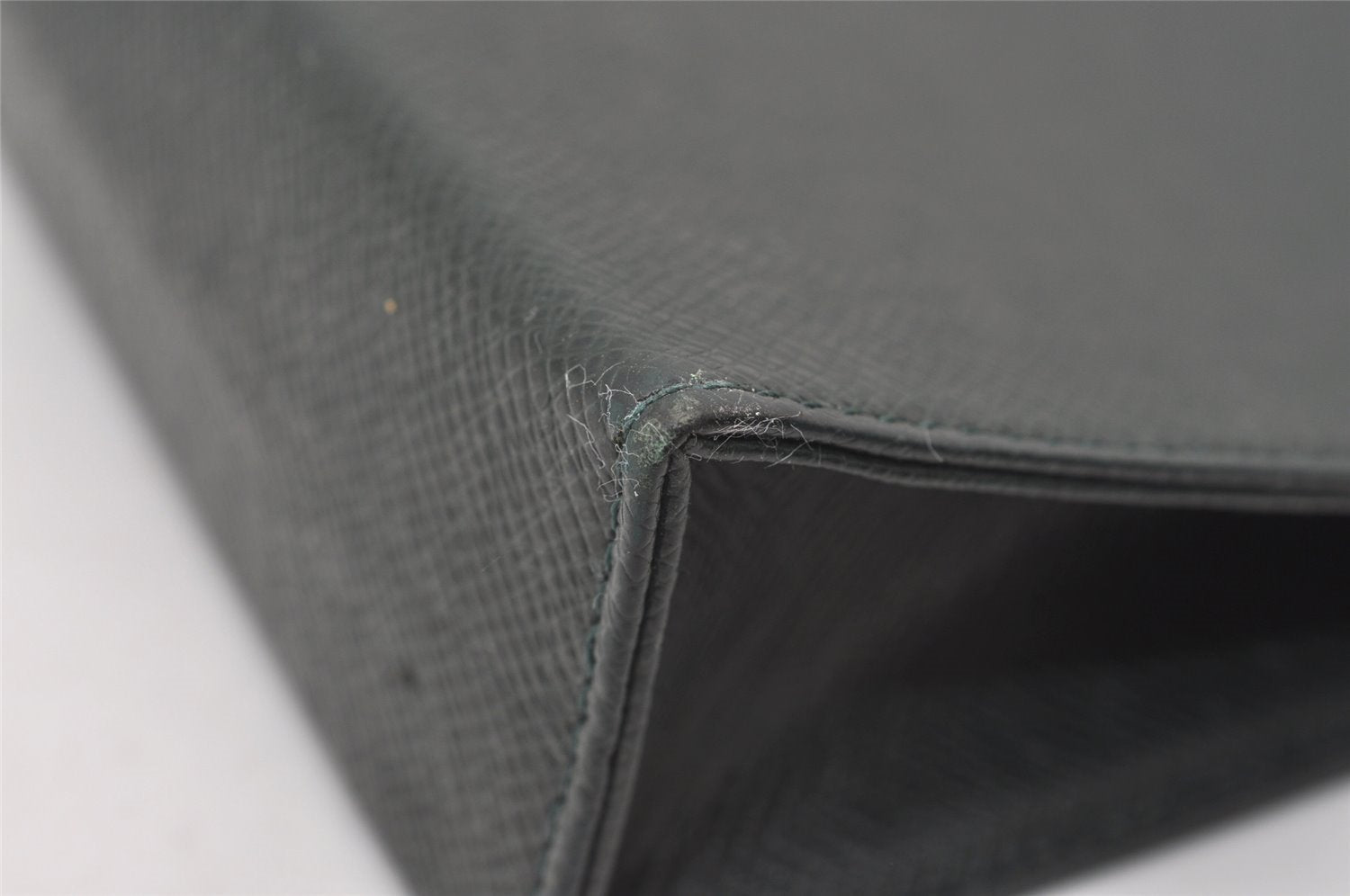 Auth Louis Vuitton Taiga Poche Toilette Cosmetics Pouch Green M99034 Junk 9830I