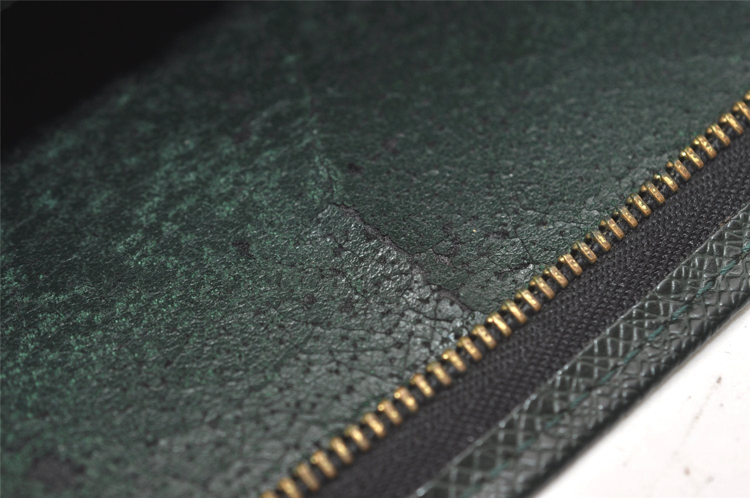 Auth Louis Vuitton Taiga Poche Toilette Cosmetics Pouch Green M99034 Junk 9830I