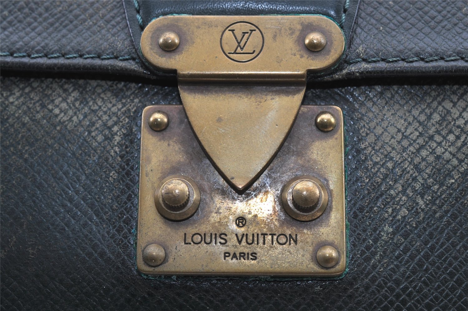 Authentic Louis Vuitton Taiga Pochette Kourad Clutch Bag Green M30194 LV 9833I