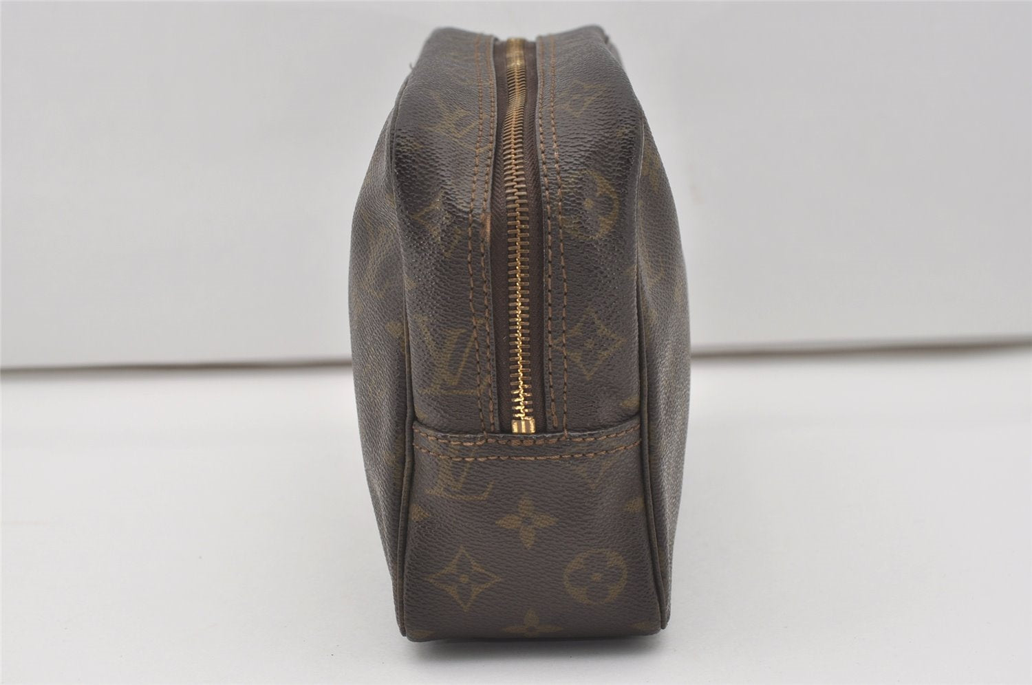 Auth Louis Vuitton Monogram Trousse Toilette 28 Clutch Hand Bag M47522 LV 9837I