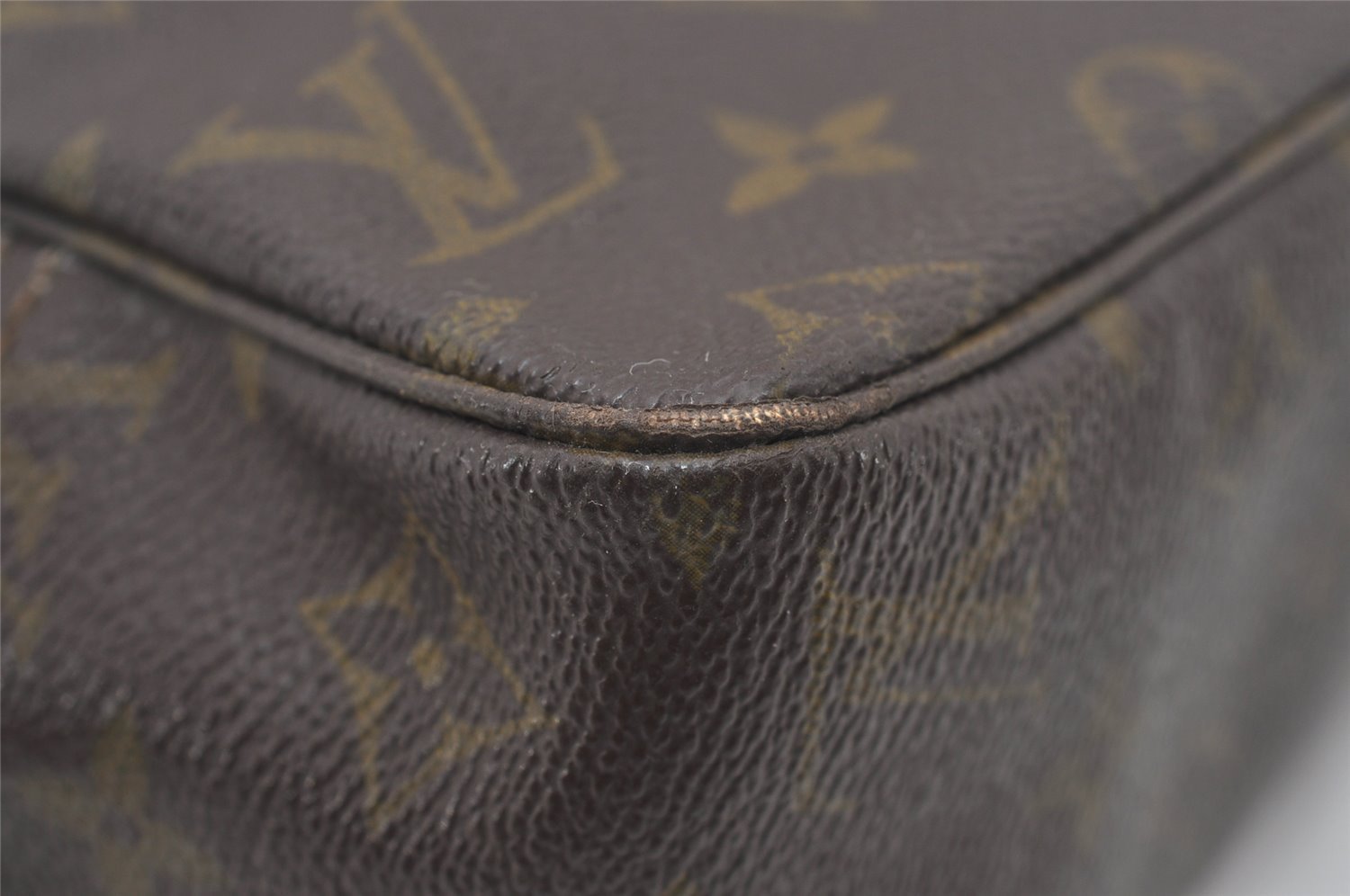 Auth Louis Vuitton Monogram Trousse Toilette 28 Clutch Hand Bag M47522 LV 9837I