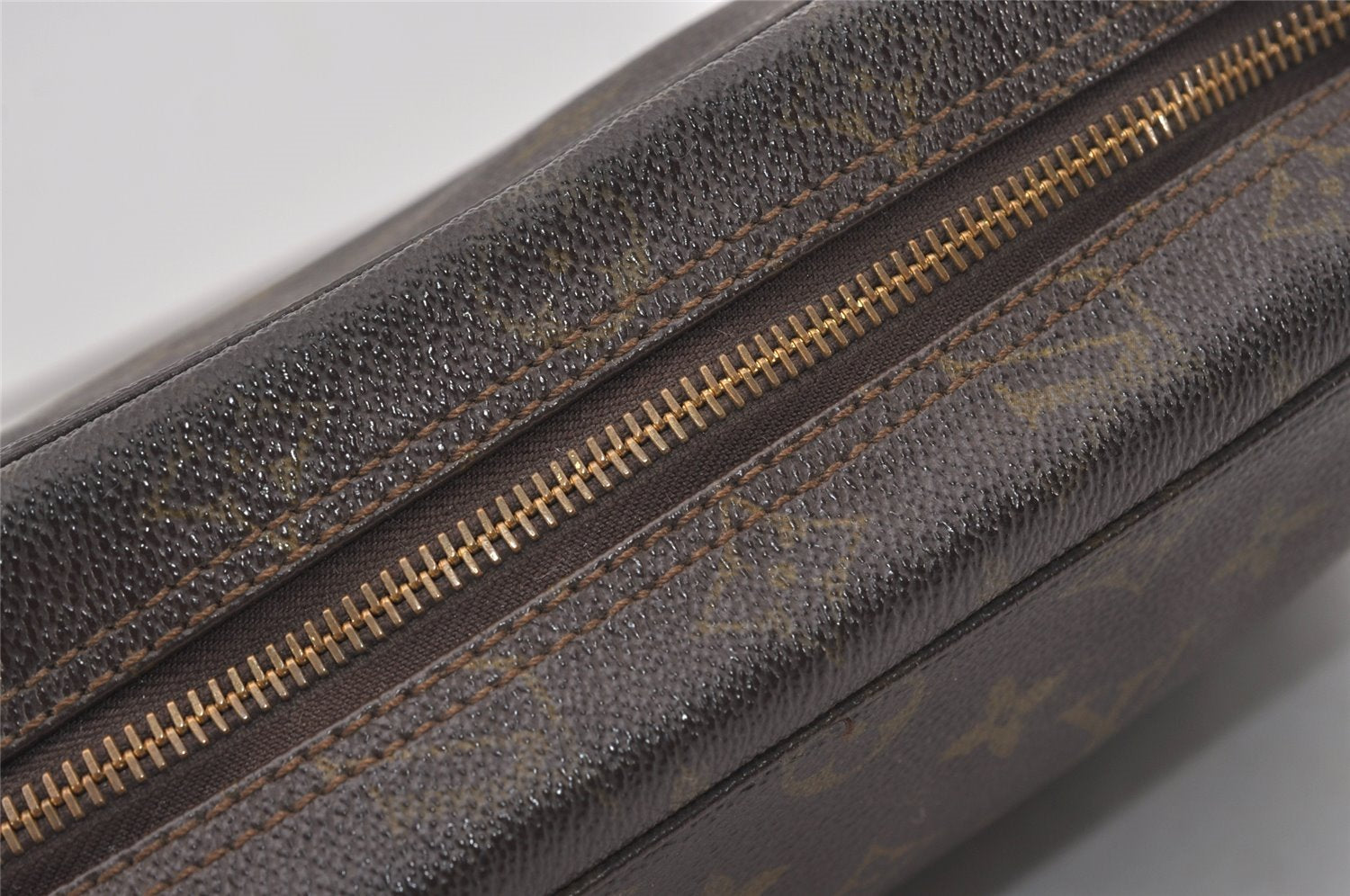 Auth Louis Vuitton Monogram Trousse Toilette 28 Clutch Hand Bag M47522 LV 9837I