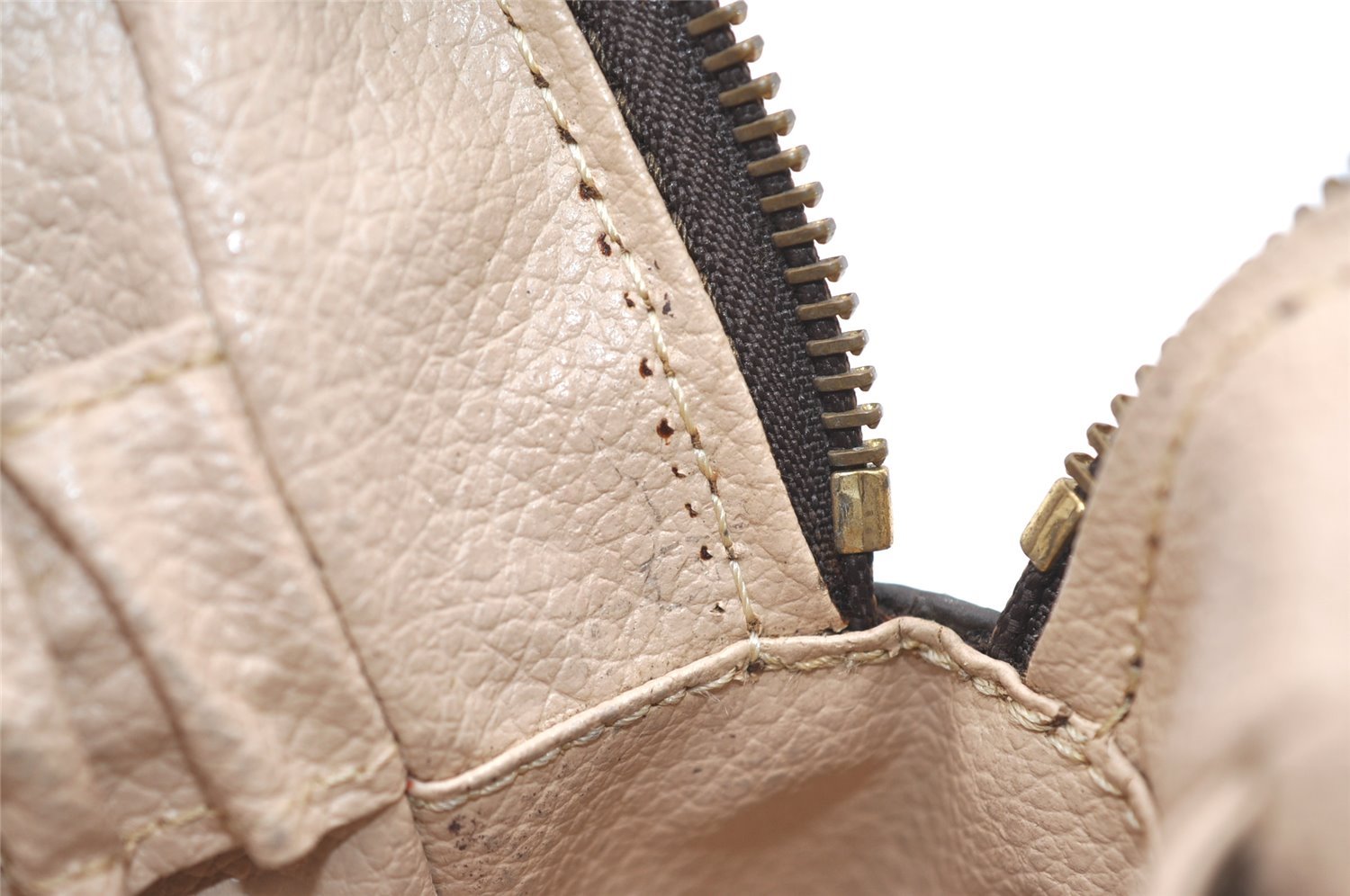 Auth Louis Vuitton Monogram Trousse Toilette 28 Clutch Hand Bag M47522 LV 9837I