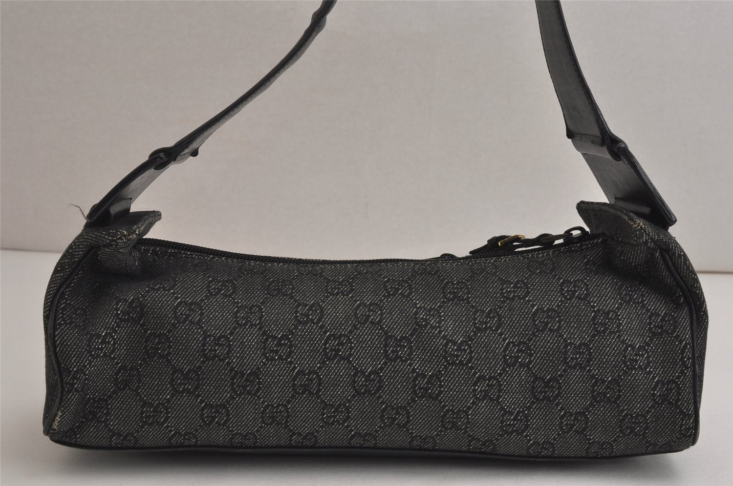 Authentic GUCCI Vintage Shoulder Bag Purse GG Canvas Leather 92697 Black 9839J