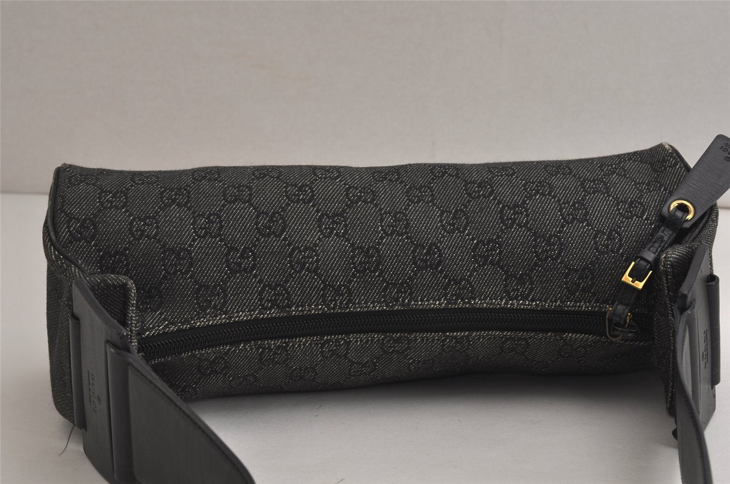 Authentic GUCCI Vintage Shoulder Bag Purse GG Canvas Leather 92697 Black 9839J