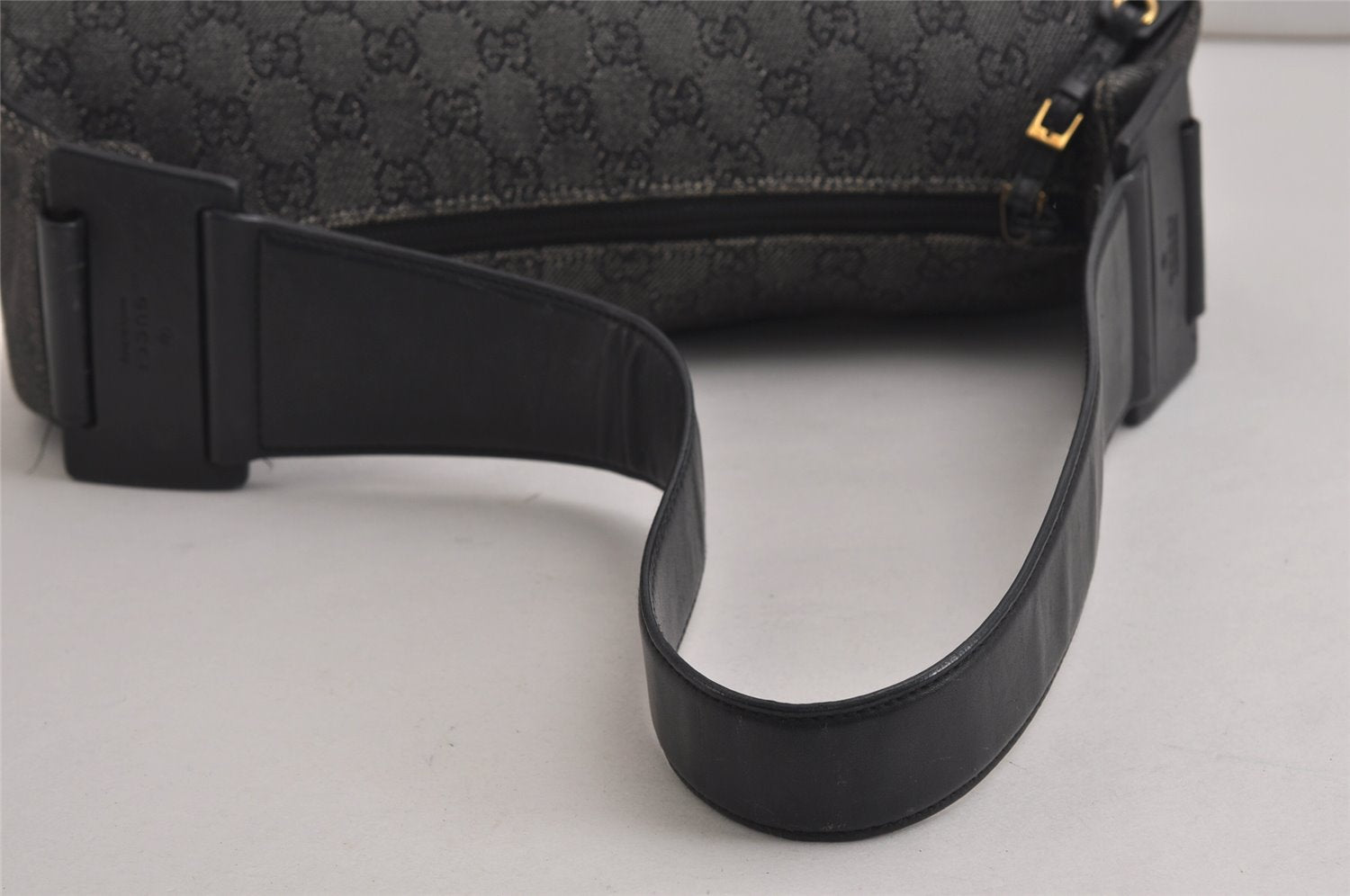 Authentic GUCCI Vintage Shoulder Bag Purse GG Canvas Leather 92697 Black 9839J