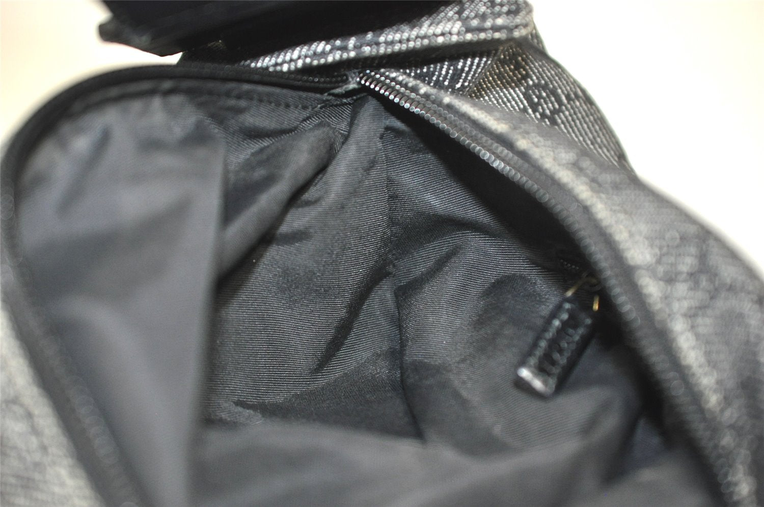 Authentic GUCCI Vintage Shoulder Bag Purse GG Canvas Leather 92697 Black 9839J