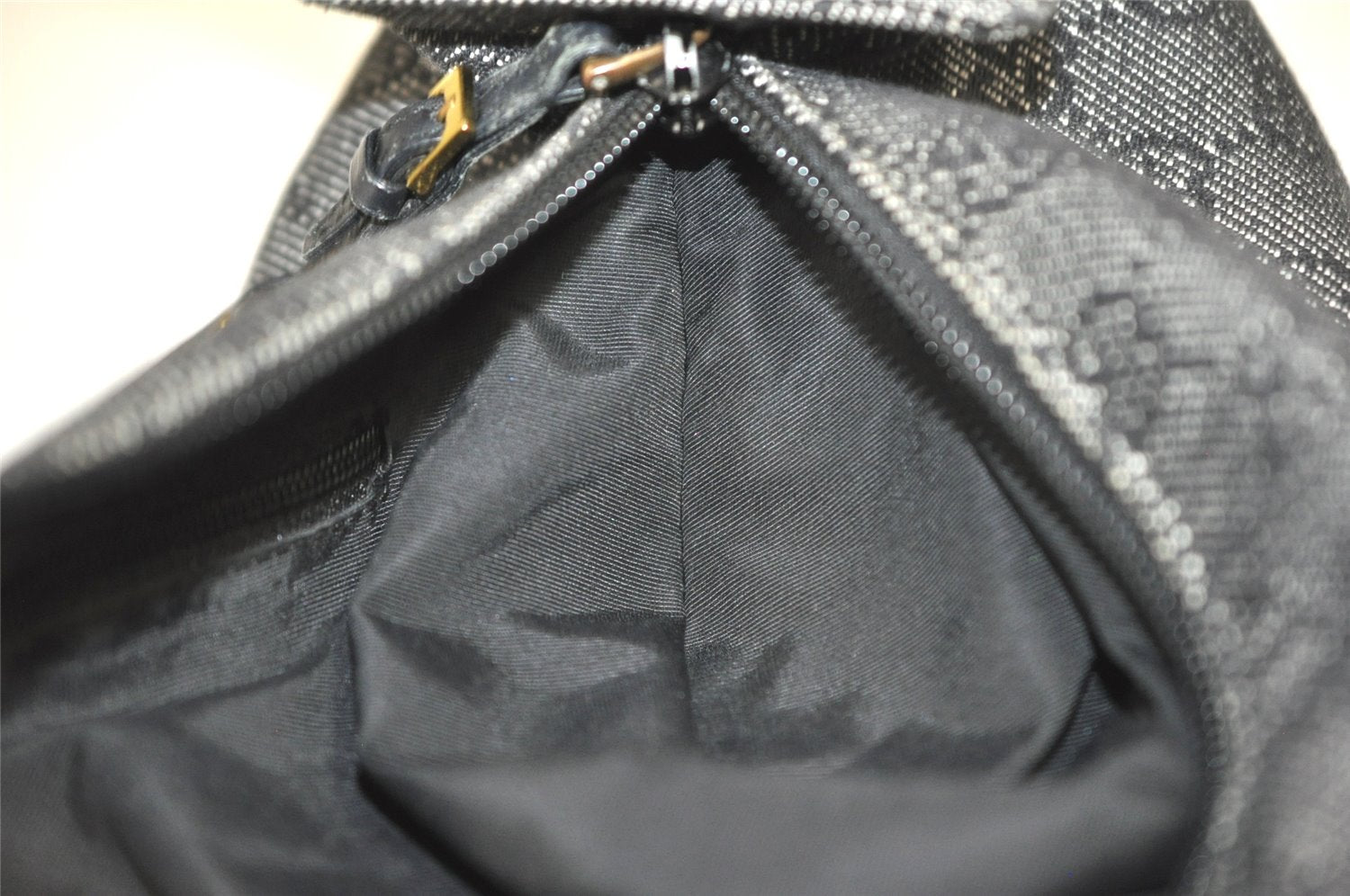 Authentic GUCCI Vintage Shoulder Bag Purse GG Canvas Leather 92697 Black 9839J