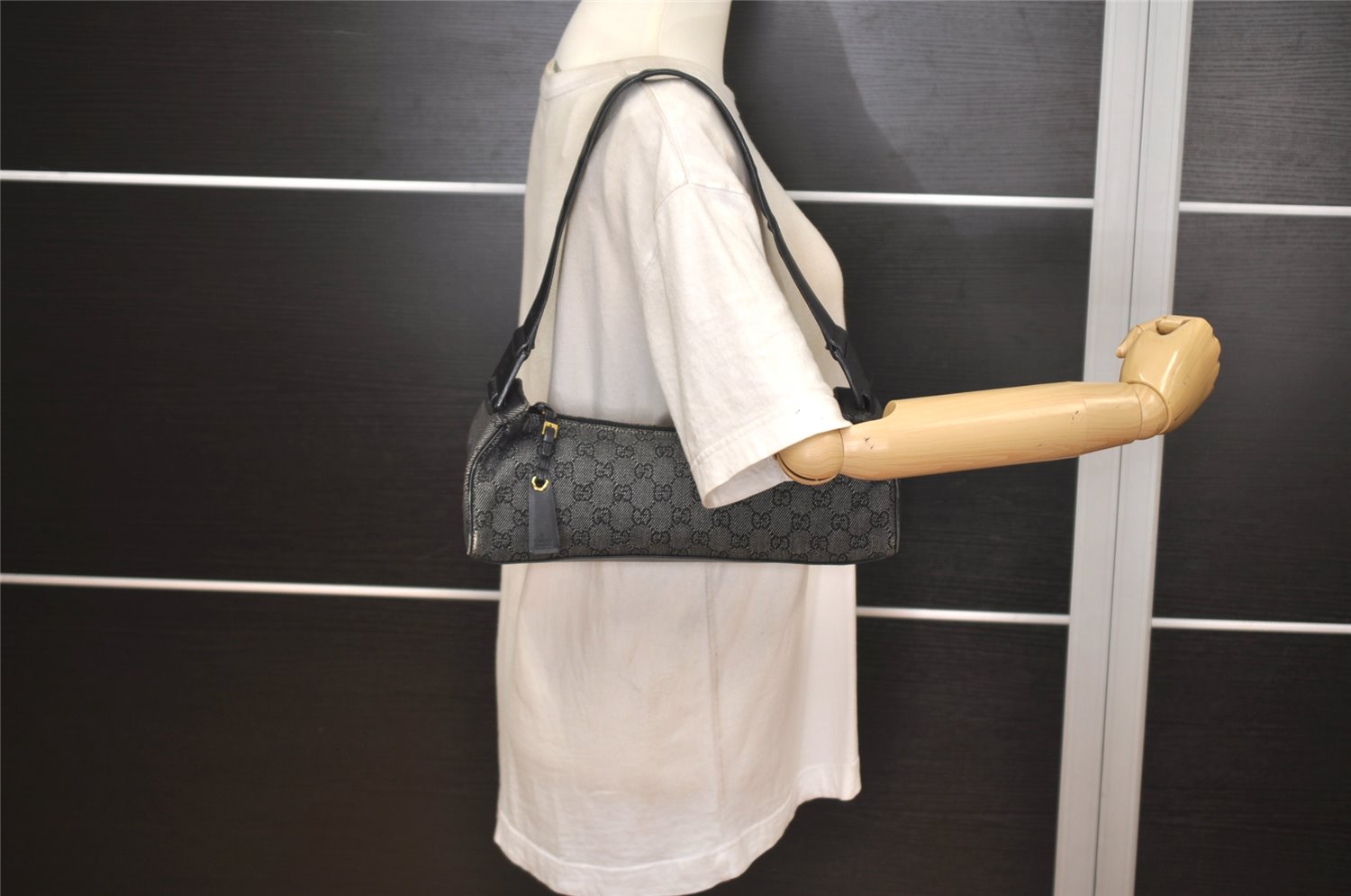 Authentic GUCCI Vintage Shoulder Bag Purse GG Canvas Leather 92697 Black 9839J