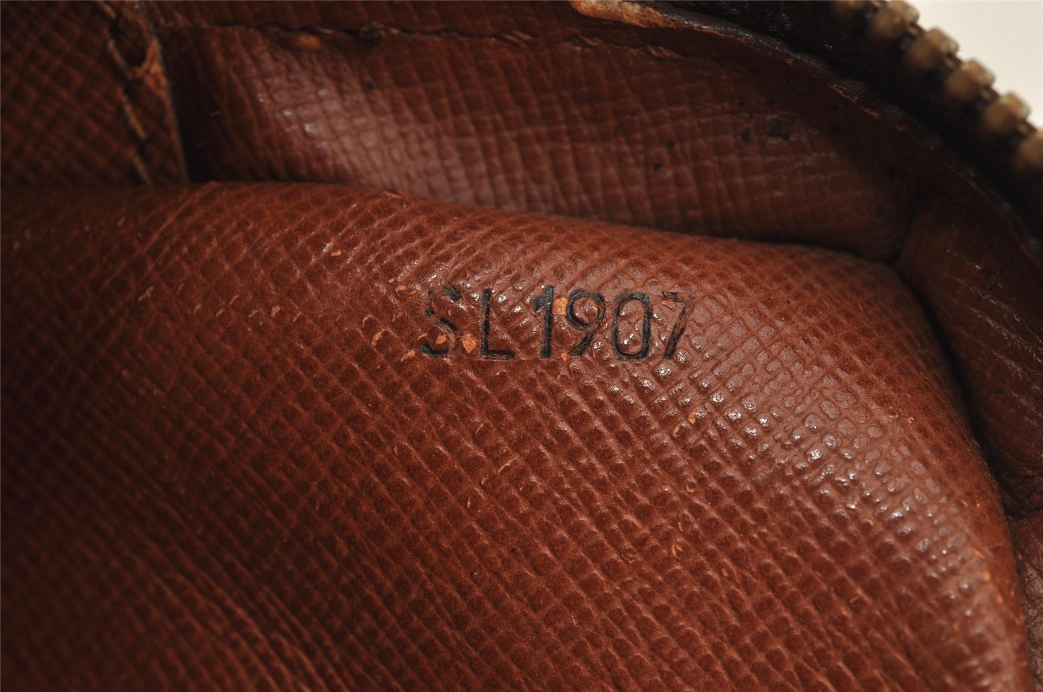 Authentic Louis Vuitton Monogram Marly Dragonne GM M51825 Clutch Hand Bag 9845I