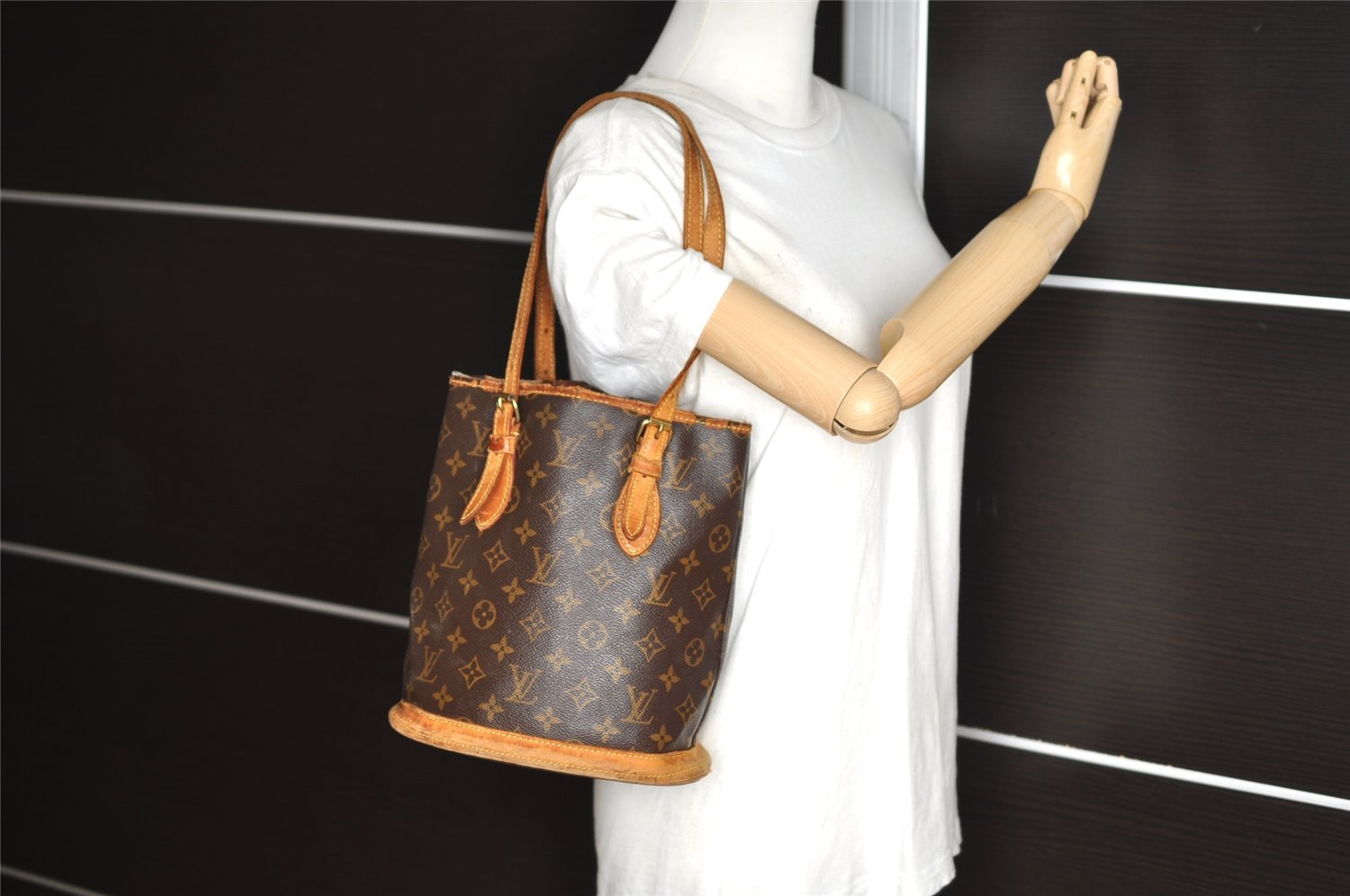 Authentic Louis Vuitton Monogram Bucket PM Shoulder Tote Bag M42238 LV 9848I