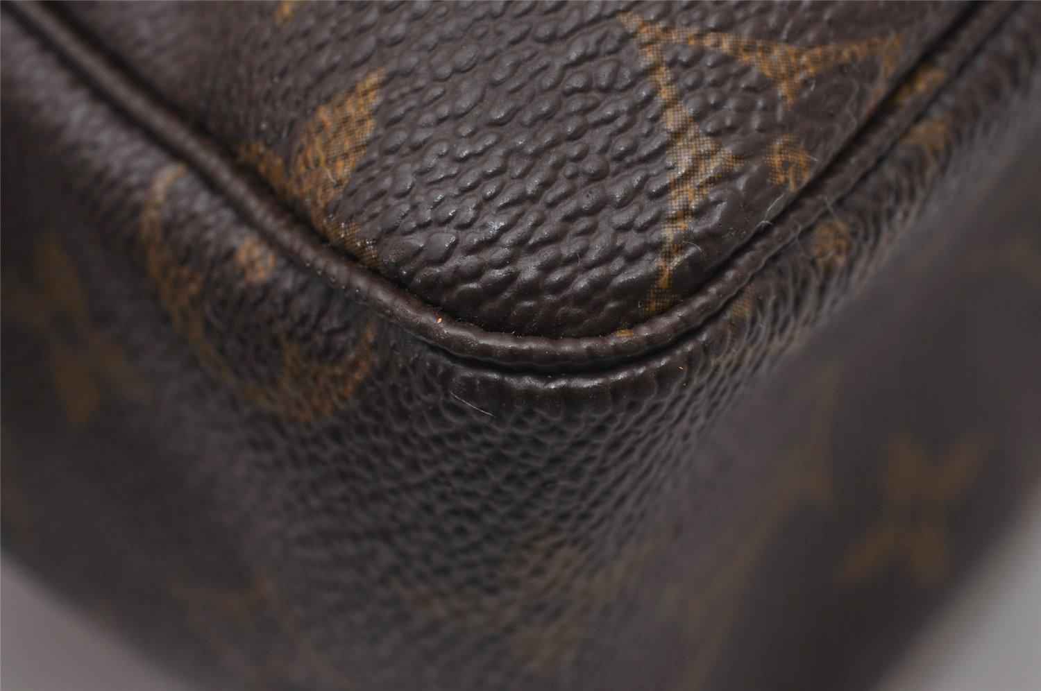 Auth Louis Vuitton Monogram Trousse Toilette 28 Clutch Hand Bag M47522 LV 9852I