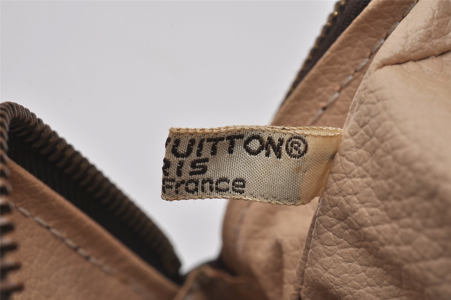 Auth Louis Vuitton Monogram Trousse Toilette 28 Clutch Hand Bag M47522 LV 9852I