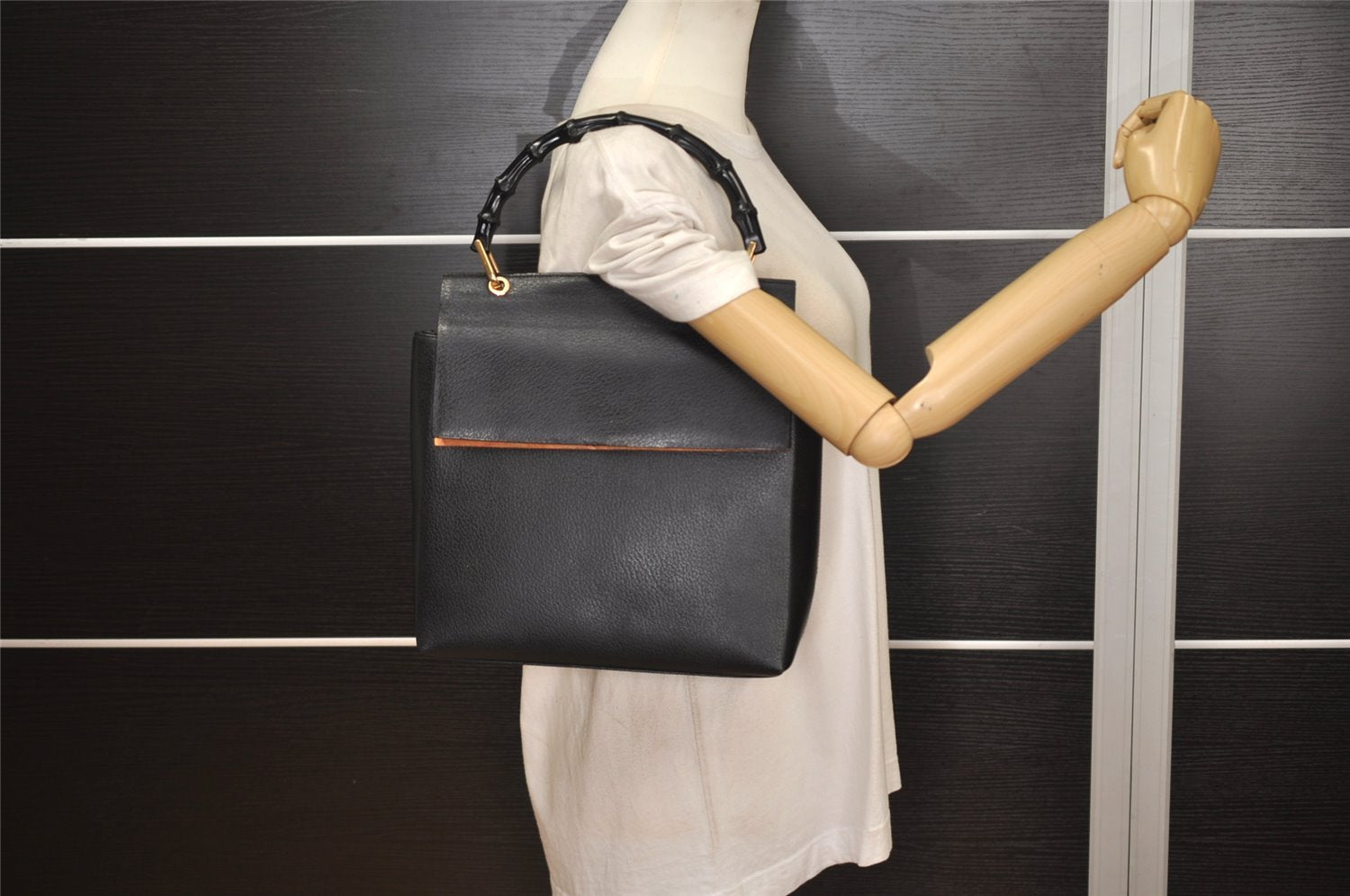 Authentic GUCCI Vintage Bamboo Shoulder Hand Bag Purse Leather Black 9857J