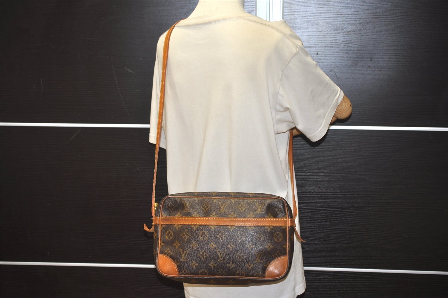 Authentic Louis Vuitton Monogram Compiegne 28 Shoulder Bag M51845 LV Junk 9879J