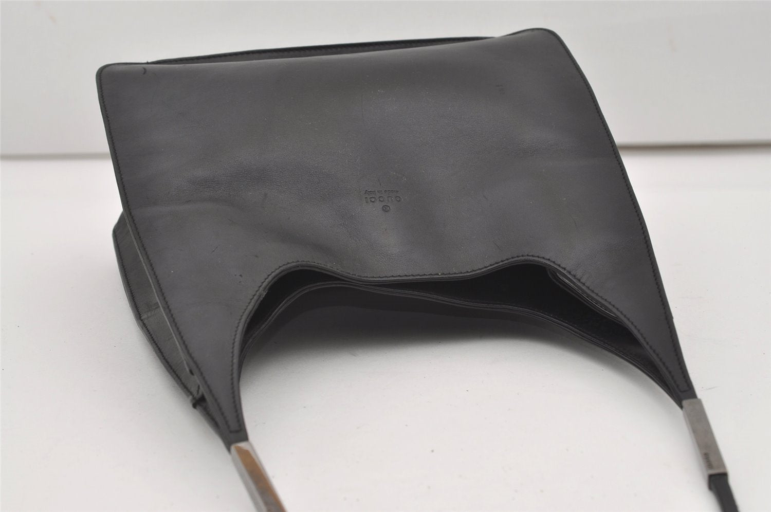 Authentic GUCCI Vintage Shoulder Hand Bag Purse Leather 0013708 Black 9884I