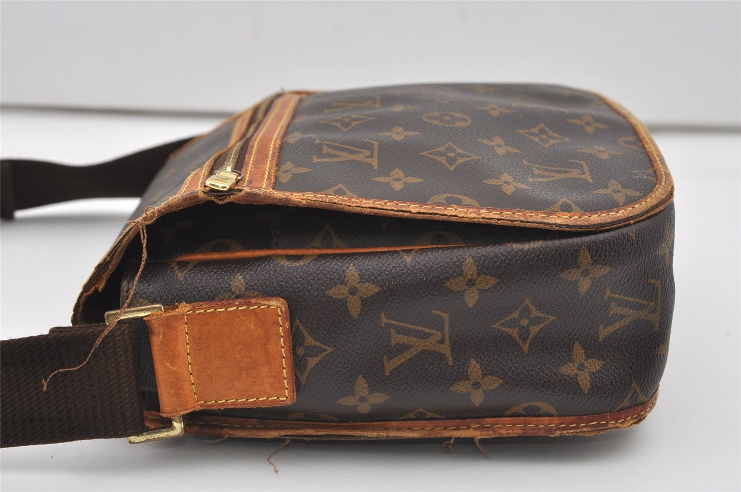 Auth Louis Vuitton Monogram Messenger Bosphore PM Shoulder Bag M40106 LV 9894I