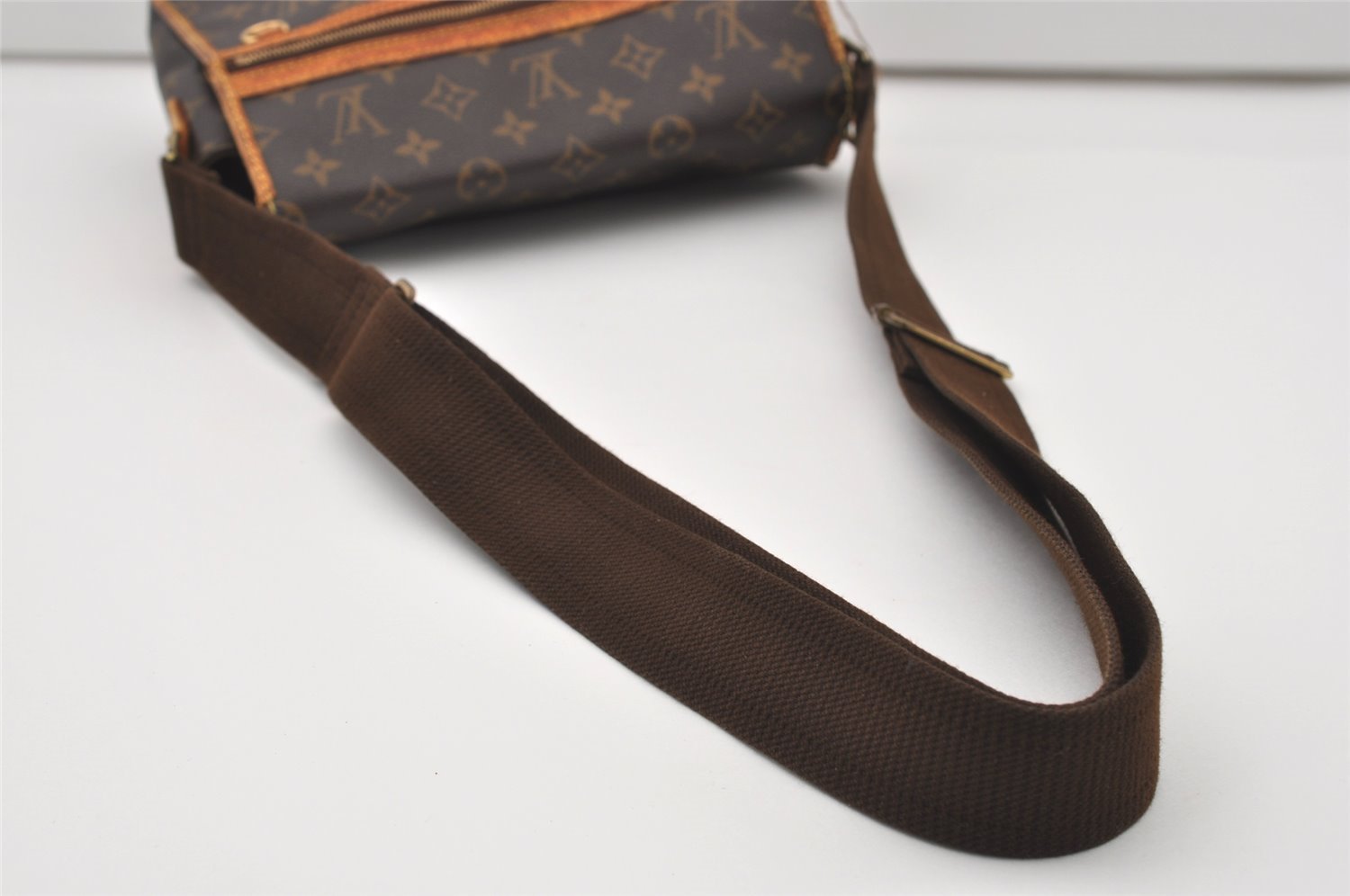 Auth Louis Vuitton Monogram Messenger Bosphore PM Shoulder Bag M40106 LV 9894I