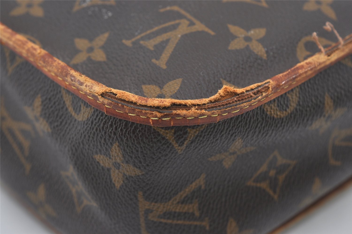 Auth Louis Vuitton Monogram Messenger Bosphore PM Shoulder Bag M40106 LV 9894I