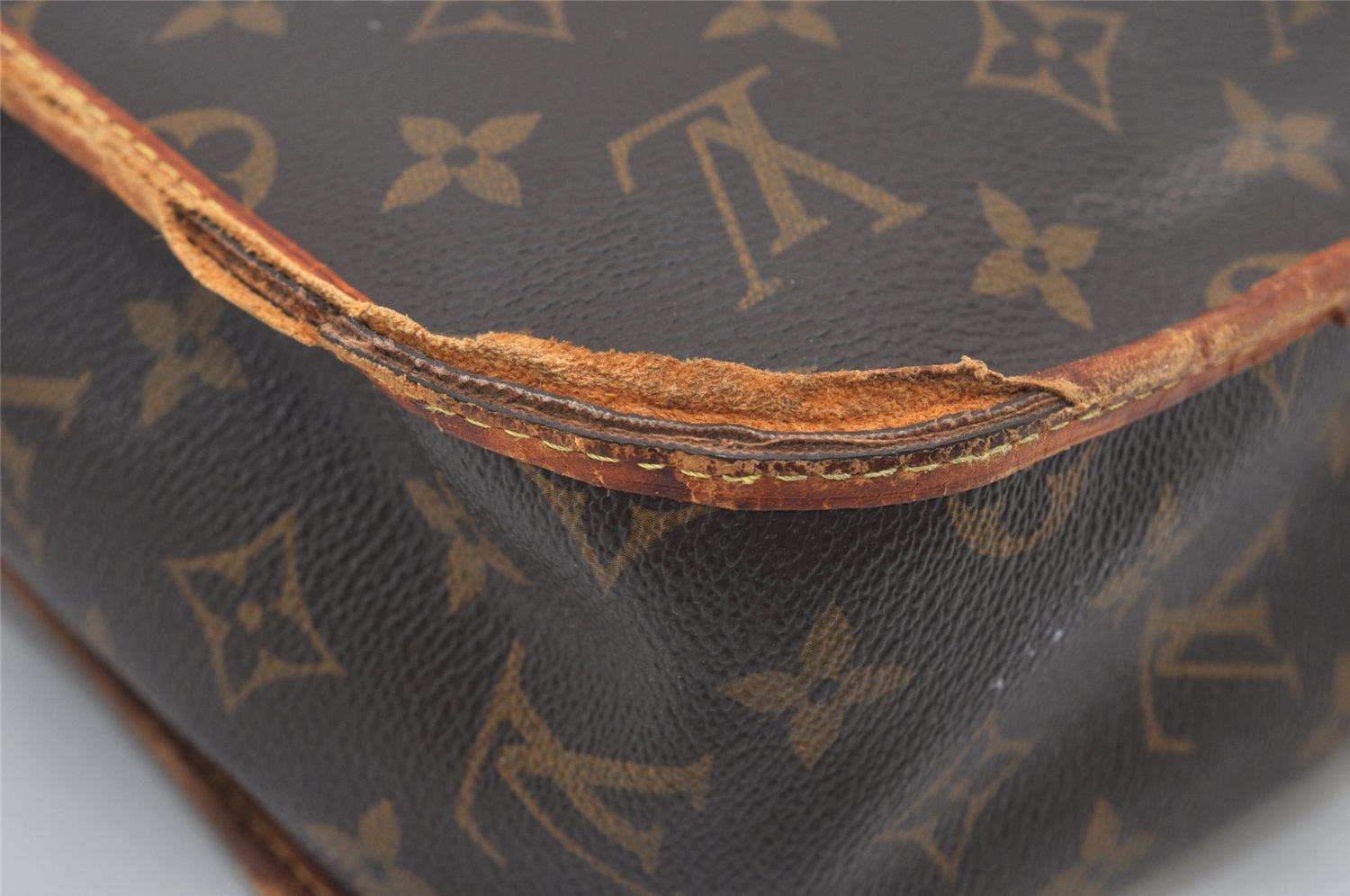 Auth Louis Vuitton Monogram Messenger Bosphore PM Shoulder Bag M40106 LV 9894I