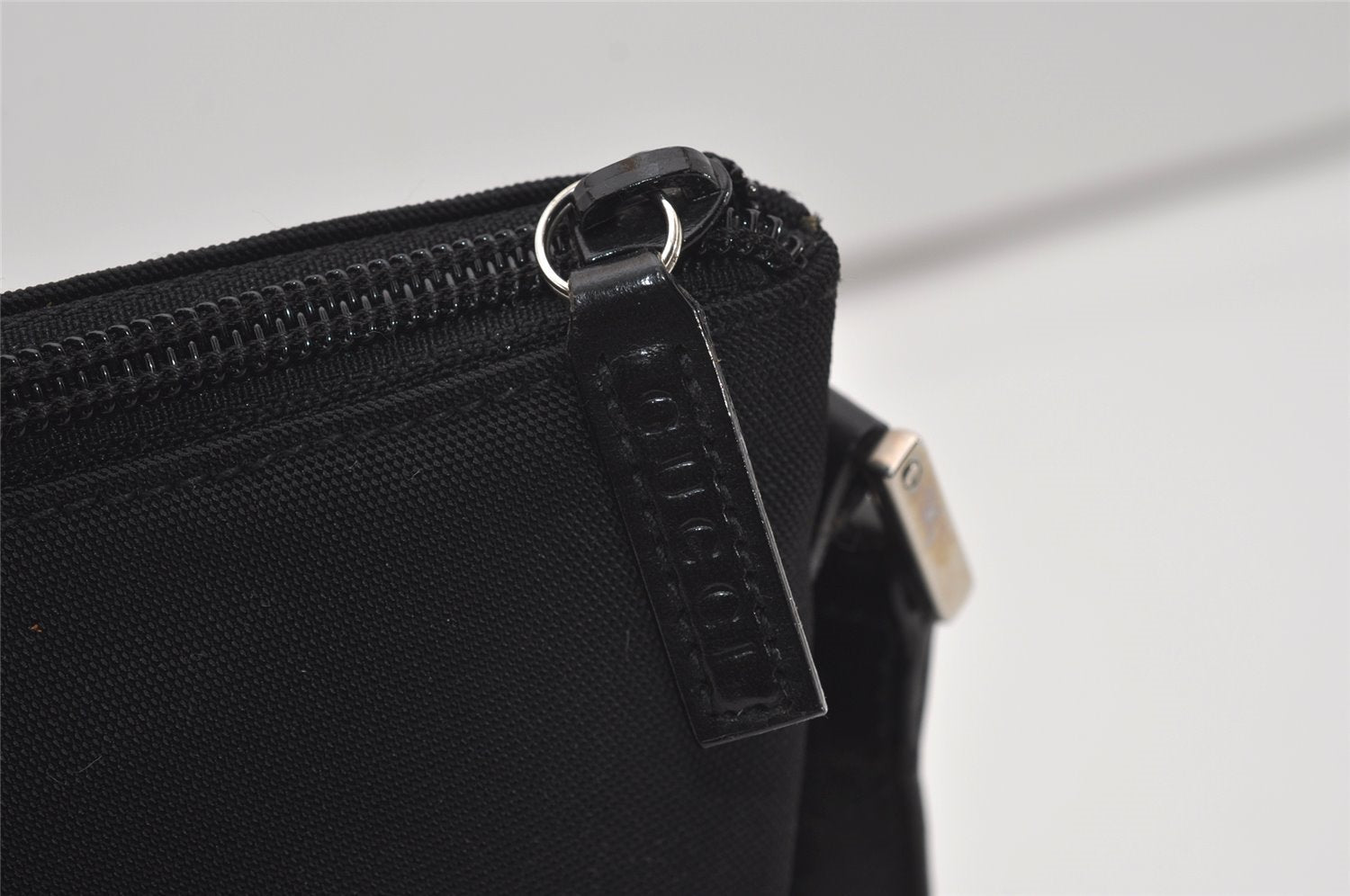 Authentic GUCCI Vintage Shoulder Bag Purse Canvas Leather Black 9895I