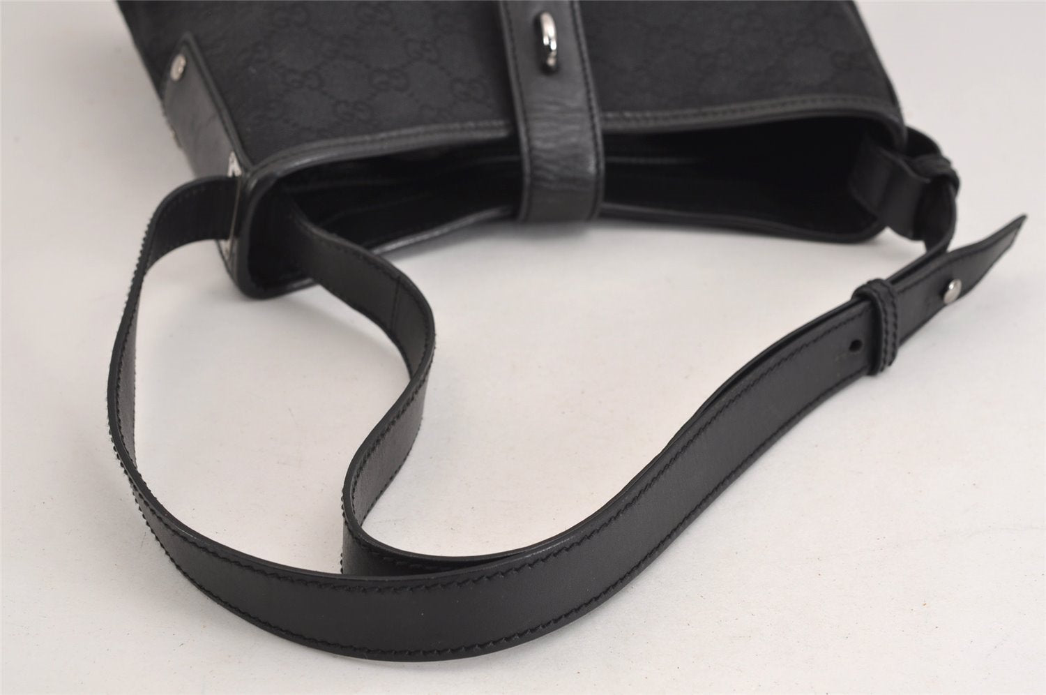 Authentic GUCCI Jackie Shoulder Bag Purse GG Canvas Leather 110291 Black 9902I