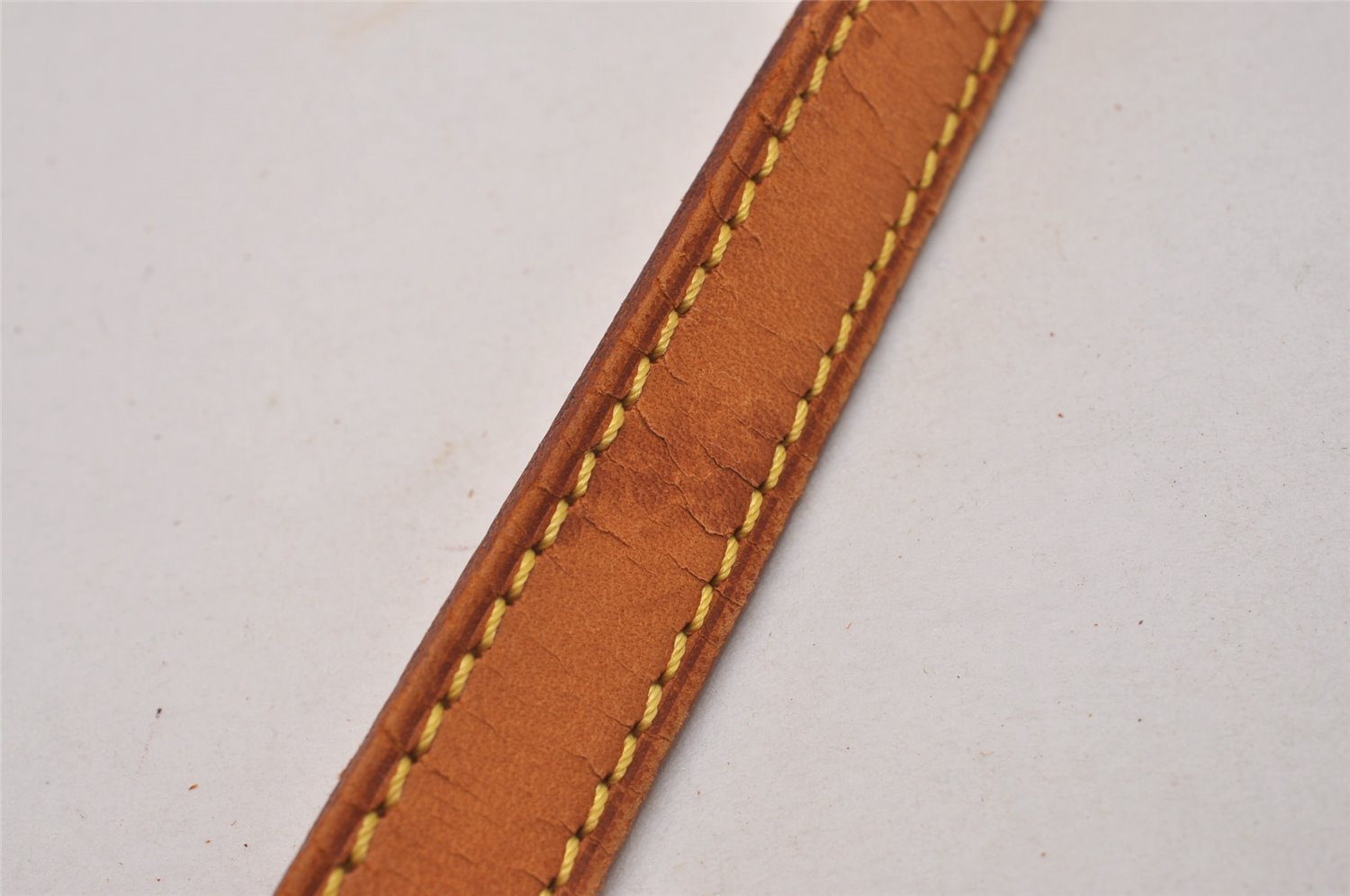 Authentic Louis Vuitton Leather Shoulder Strap Beige 48.8