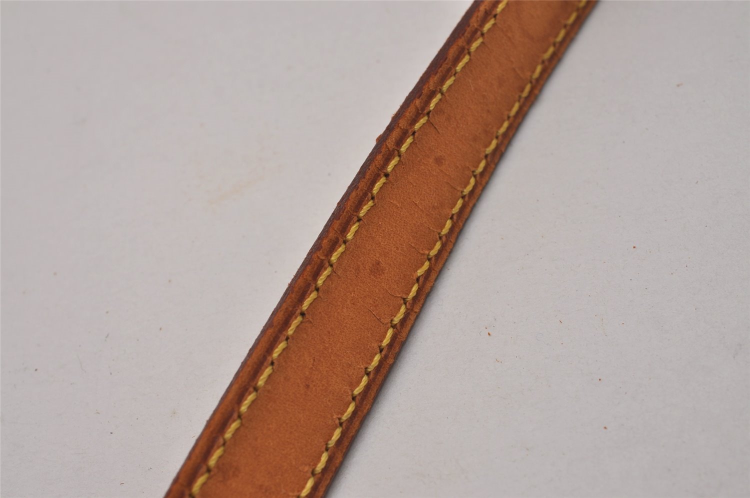 Authentic Louis Vuitton Leather Shoulder Strap Beige 48.8