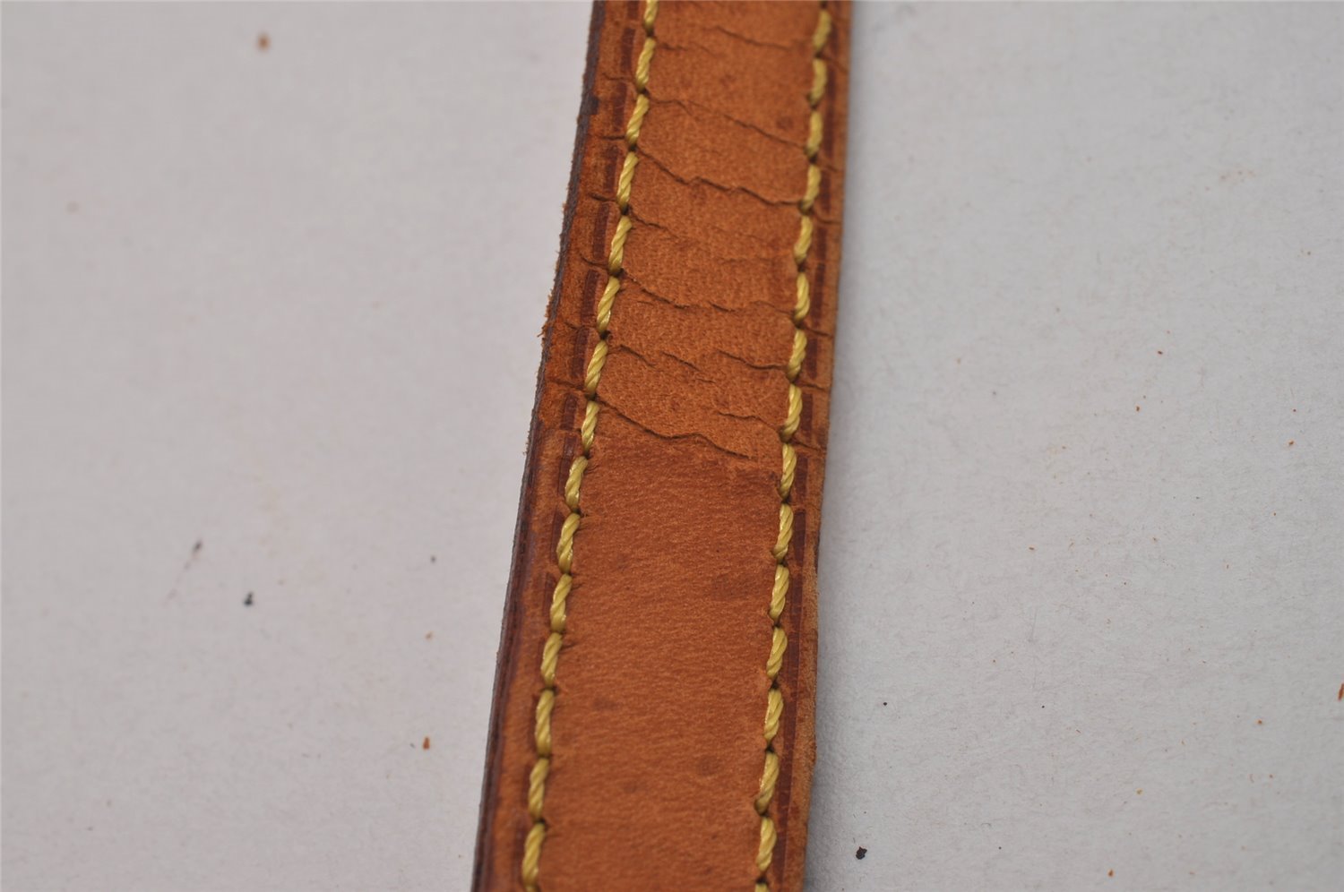 Authentic Louis Vuitton Leather Shoulder Strap Beige 48.8