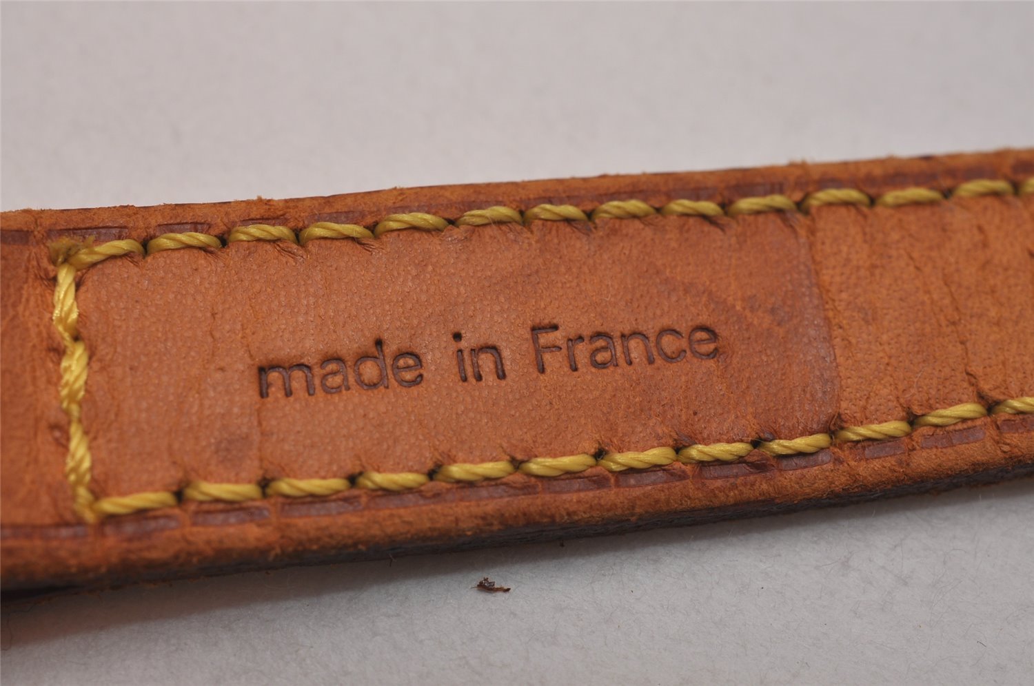 Authentic Louis Vuitton Leather Shoulder Strap Beige 48.8