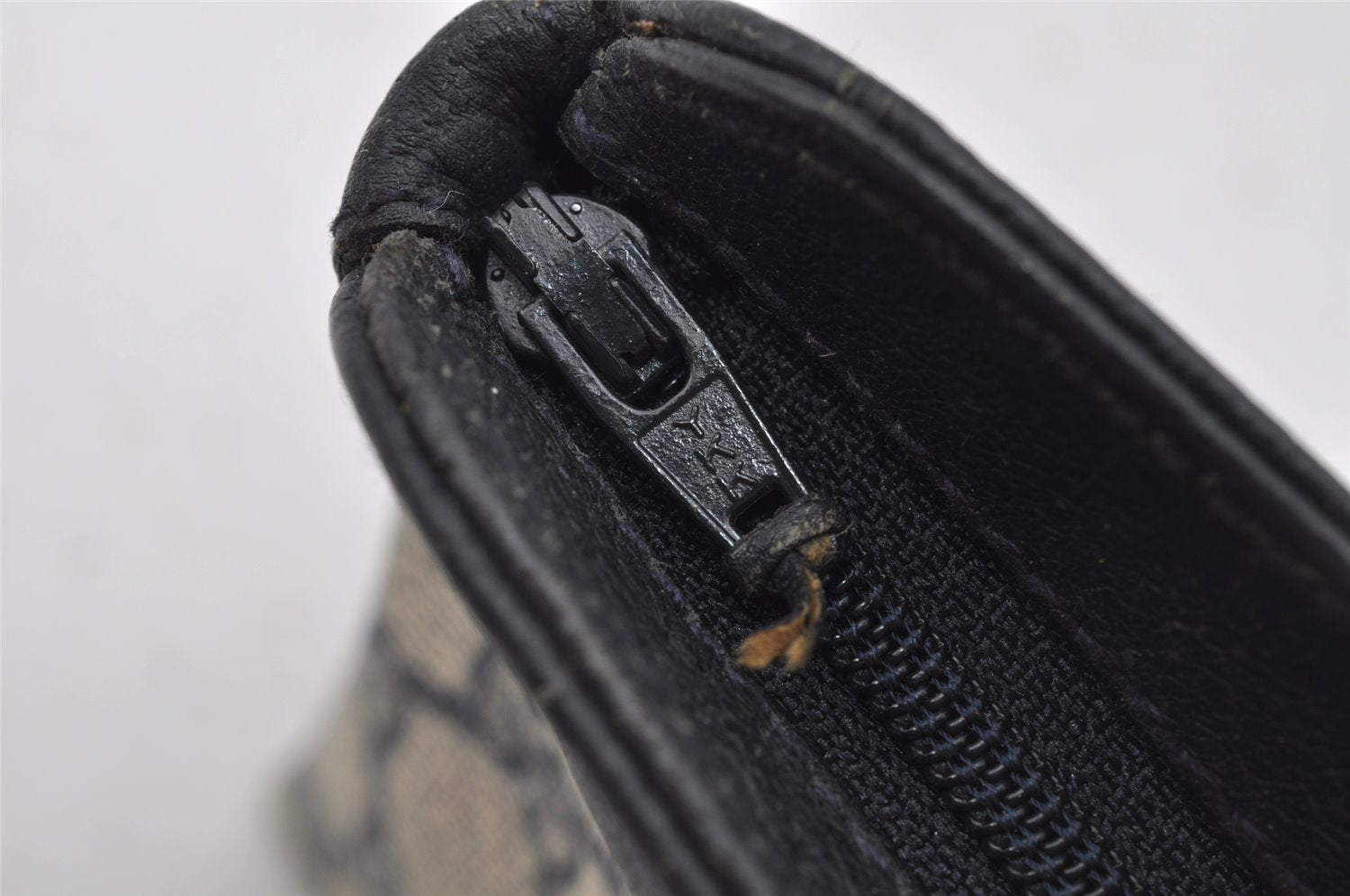 Authentic GUCCI Vintage Pouch Purse GG PVC Leather Navy Blue 9922I