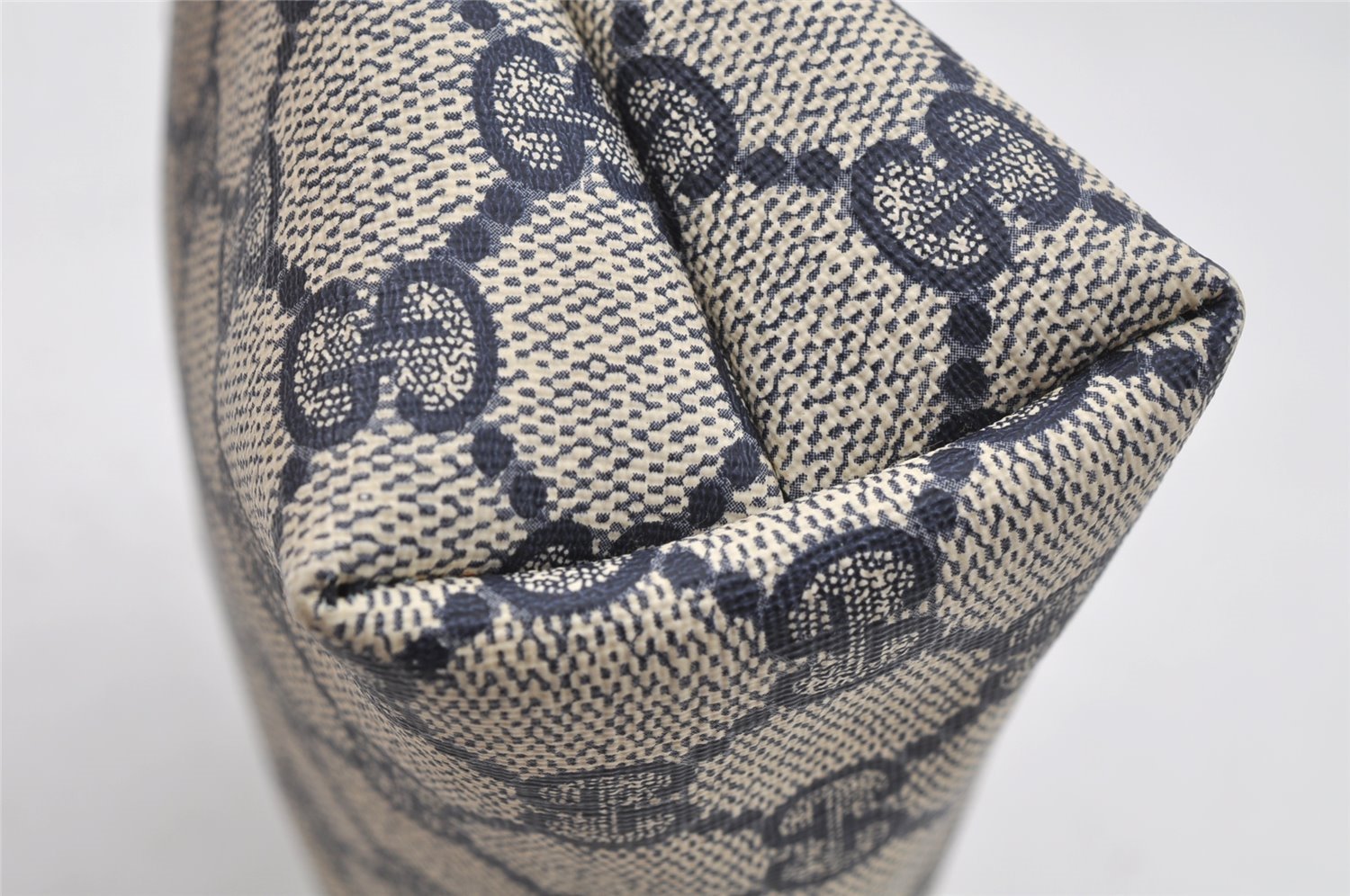 Authentic GUCCI Vintage Pouch Purse GG PVC Leather Navy Blue 9922I