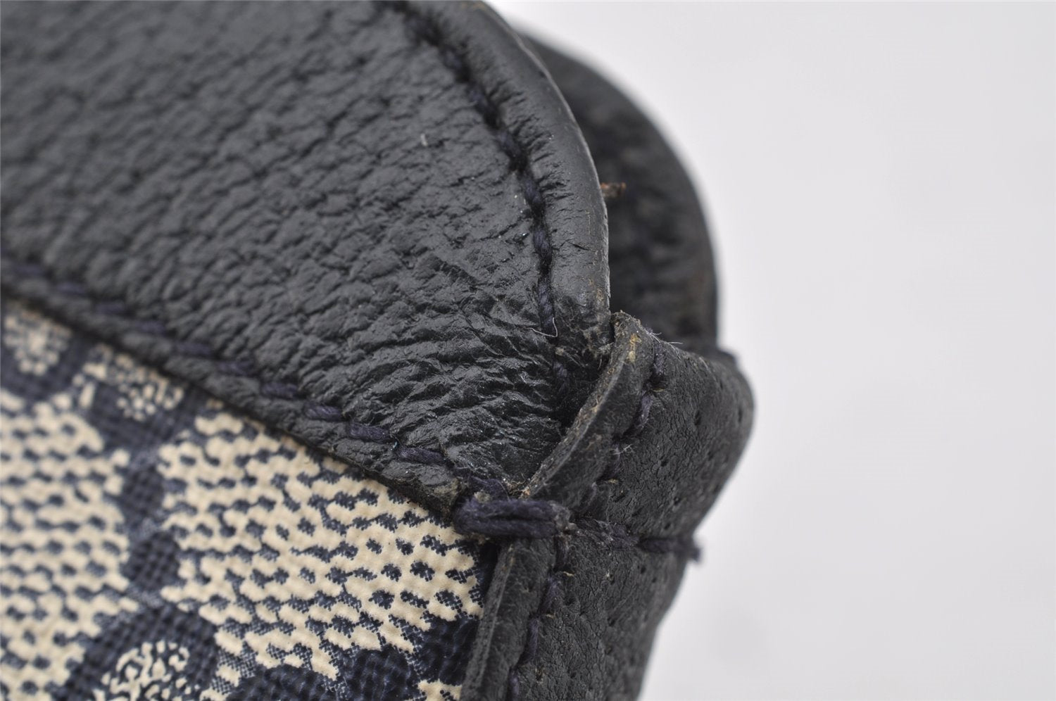 Authentic GUCCI Vintage Pouch Purse GG PVC Leather Navy Blue 9922I