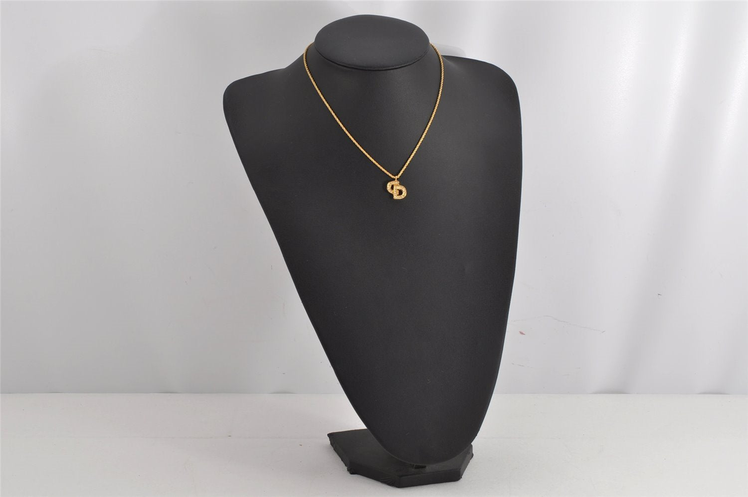 Authentic Christian Dior Gold Tone Chain Rhinestone Pendant Necklace CD 9926J