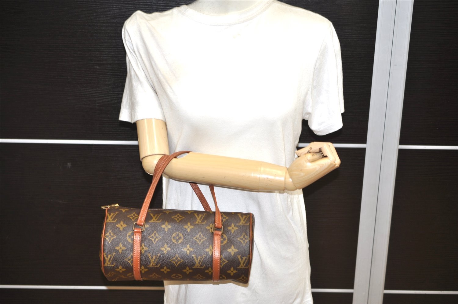 Authentic Louis Vuitton Monogram Papillon 26 Hand Bag Old Model LV 9931J